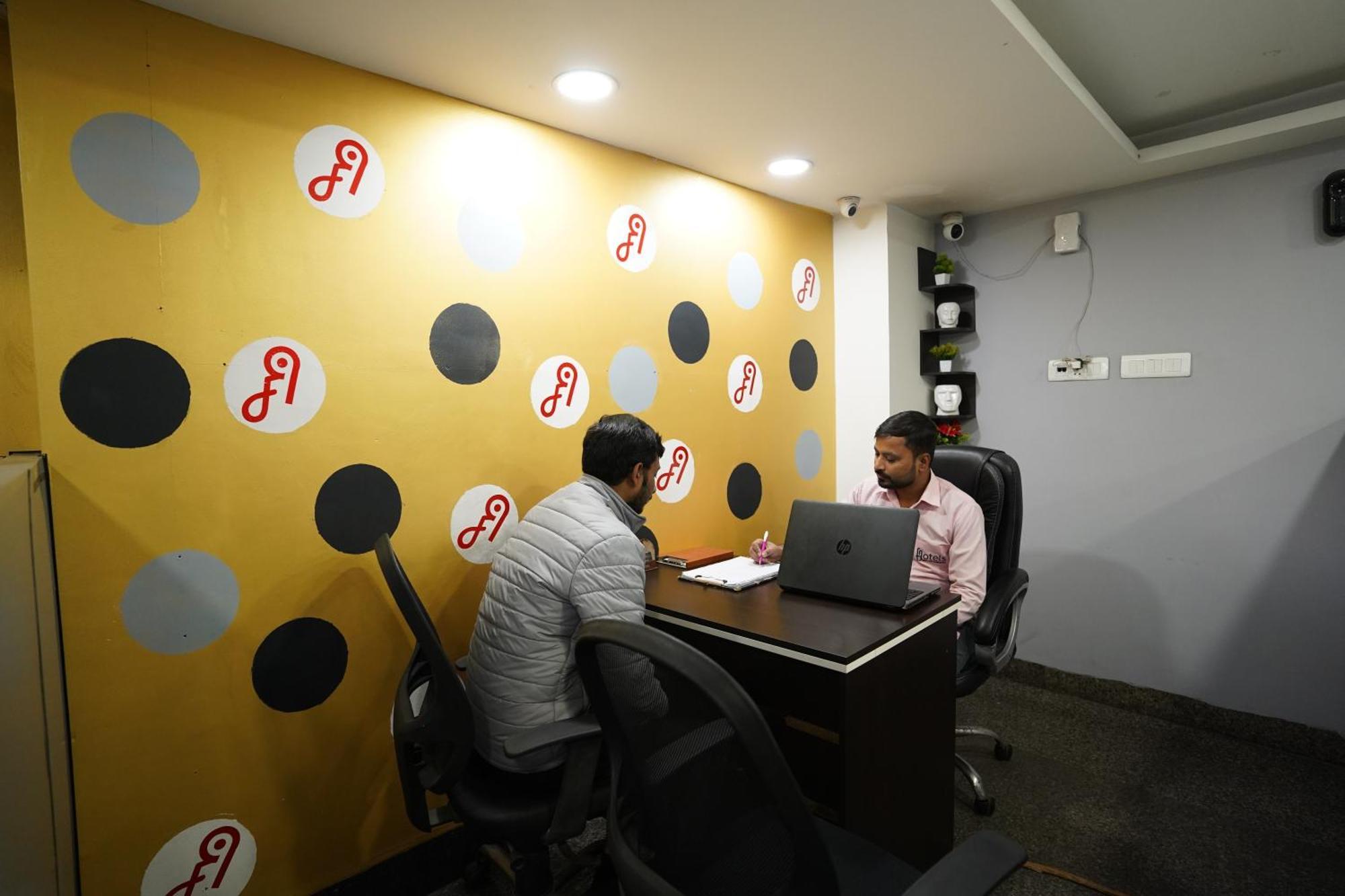 Hotel Lyf Corporate - Kirti Nagar New Delhi