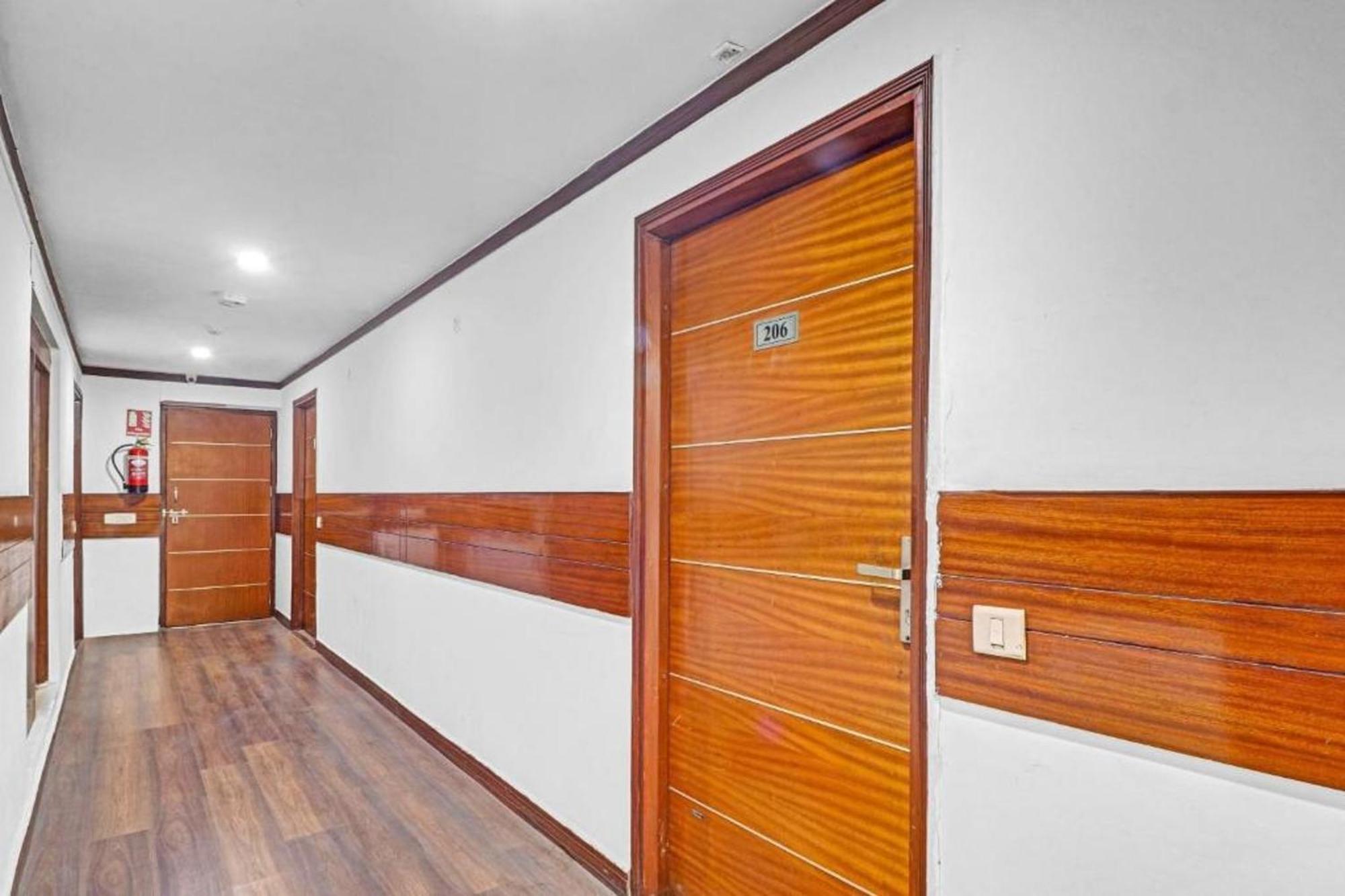 The Royal Galaxy - Sec. 12 Dwarka Metro Station Hotel Delhi (National Capital Territory of India)