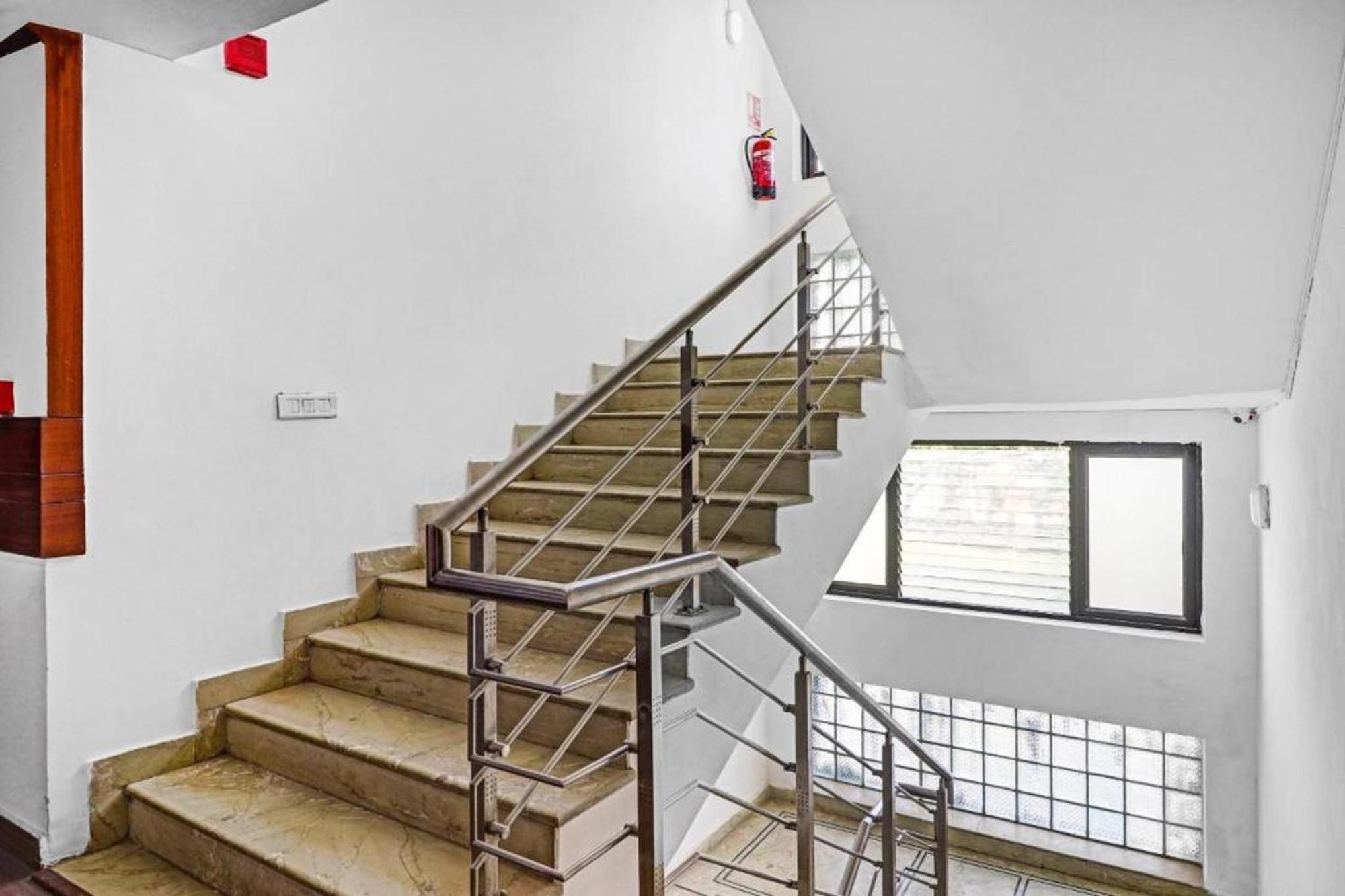 The Royal Galaxy - Sec. 12 Dwarka Metro Station 4*