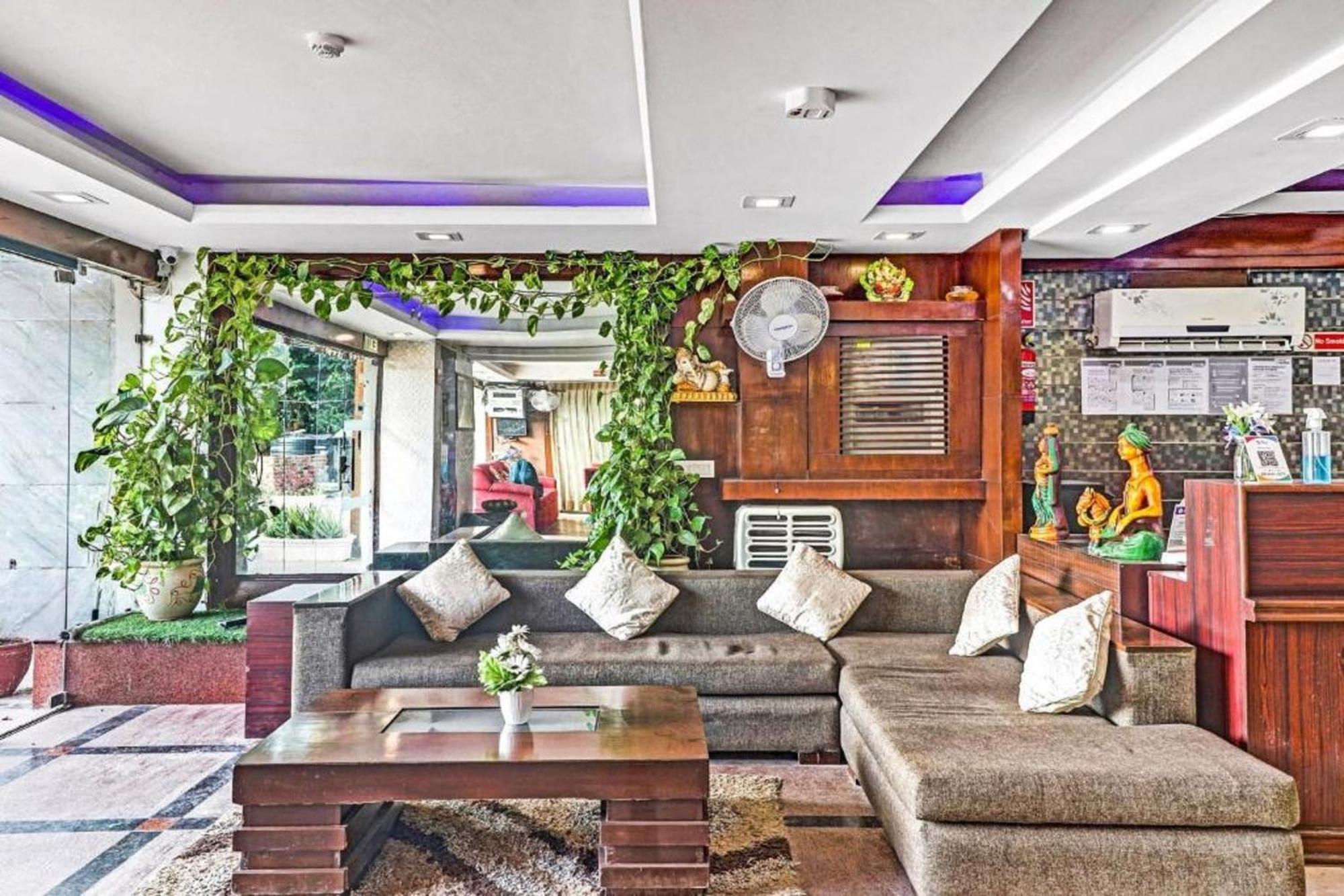 Hotel The Royal Galaxy - Sec. 12 Dwarka Metro Station 4*