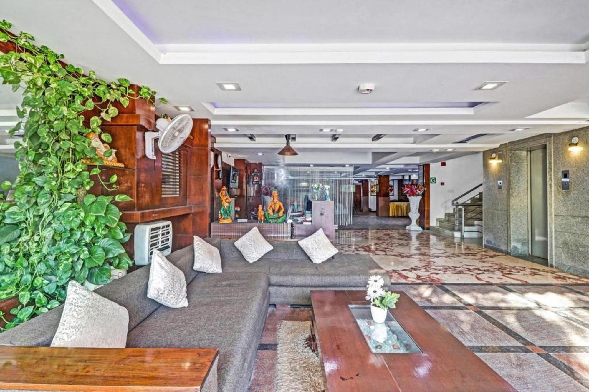 The Royal Galaxy - Sec. 12 Dwarka Metro Station 4*