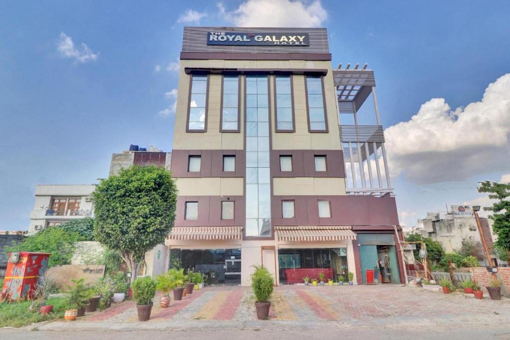 The Royal Galaxy - Sec. 12 Dwarka Metro Station Hotel 4*