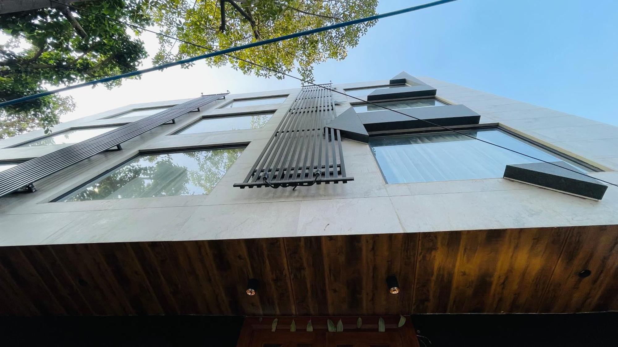 Hotel Travellers New Delhi