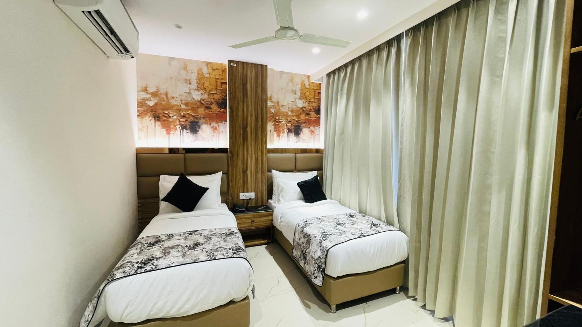 Travellers Hotel
