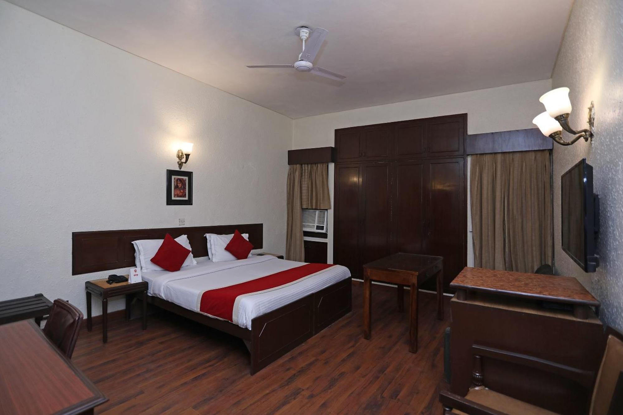 Collection O Hamilton New Delhi