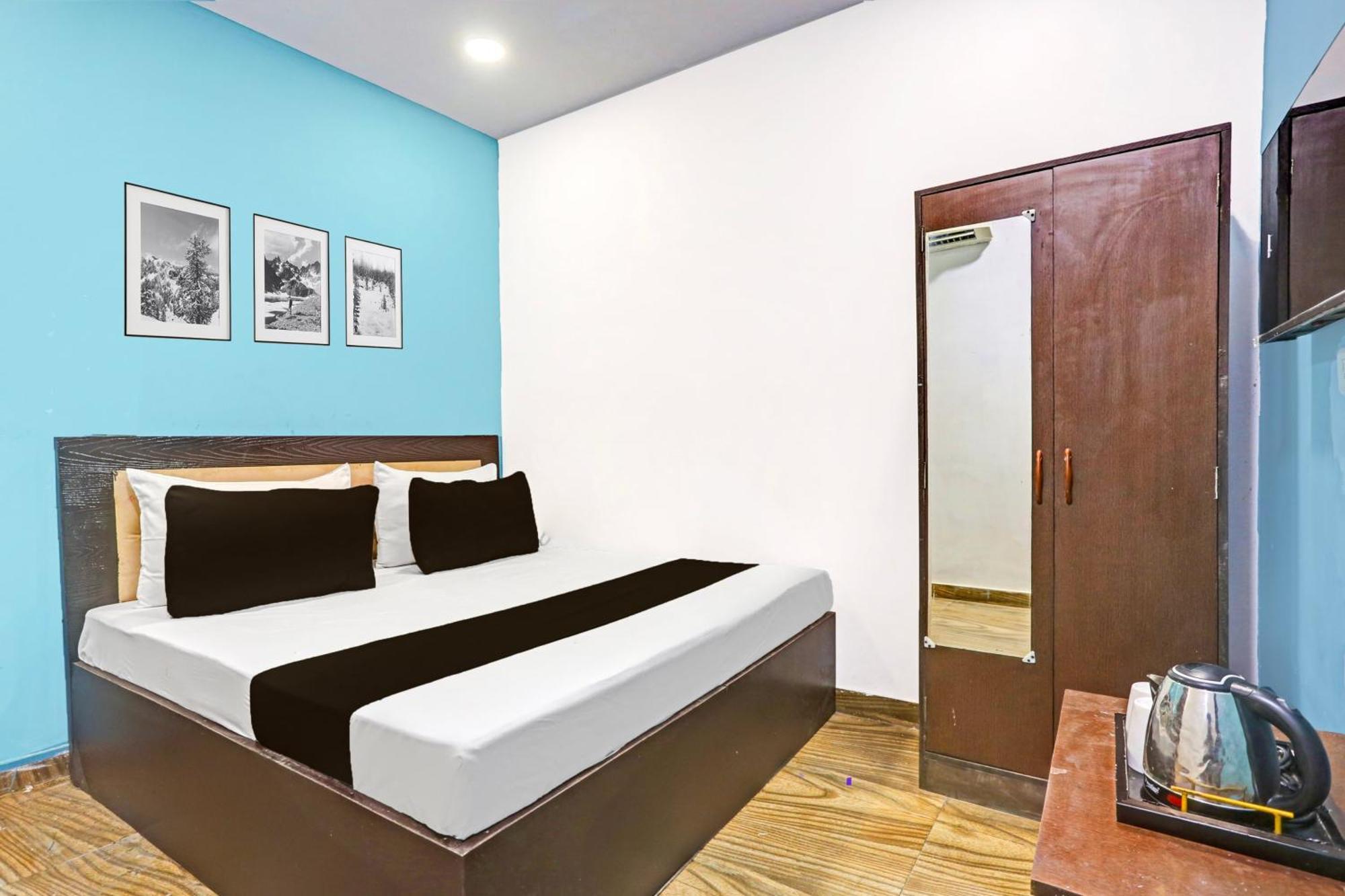 Super O Jail Road Rajouri Garden 4*