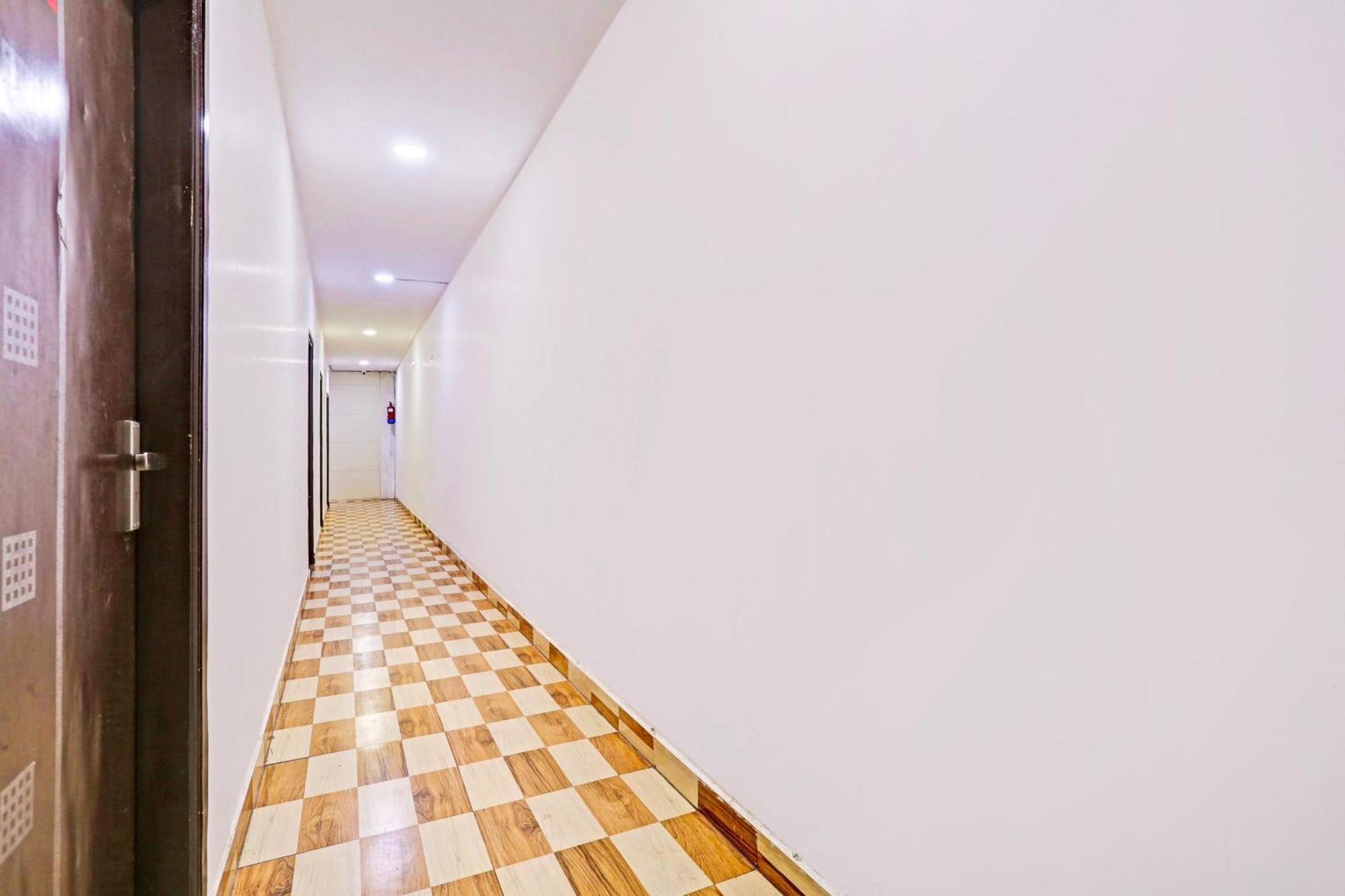 Hotel Super O Jail Road Rajouri Garden