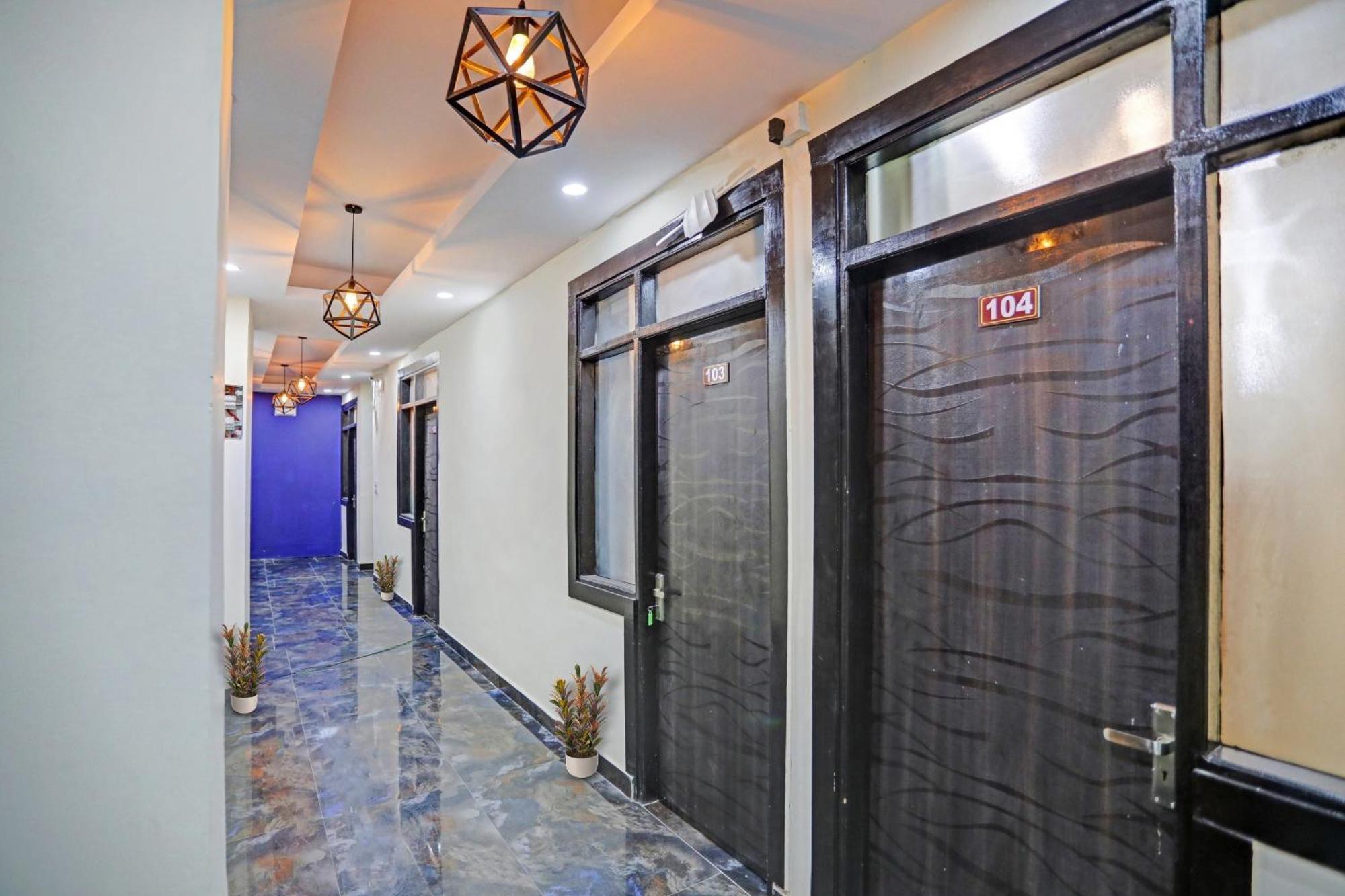 Hotel Flagship Grand Imperial Near Worlds Of Wonder 3*