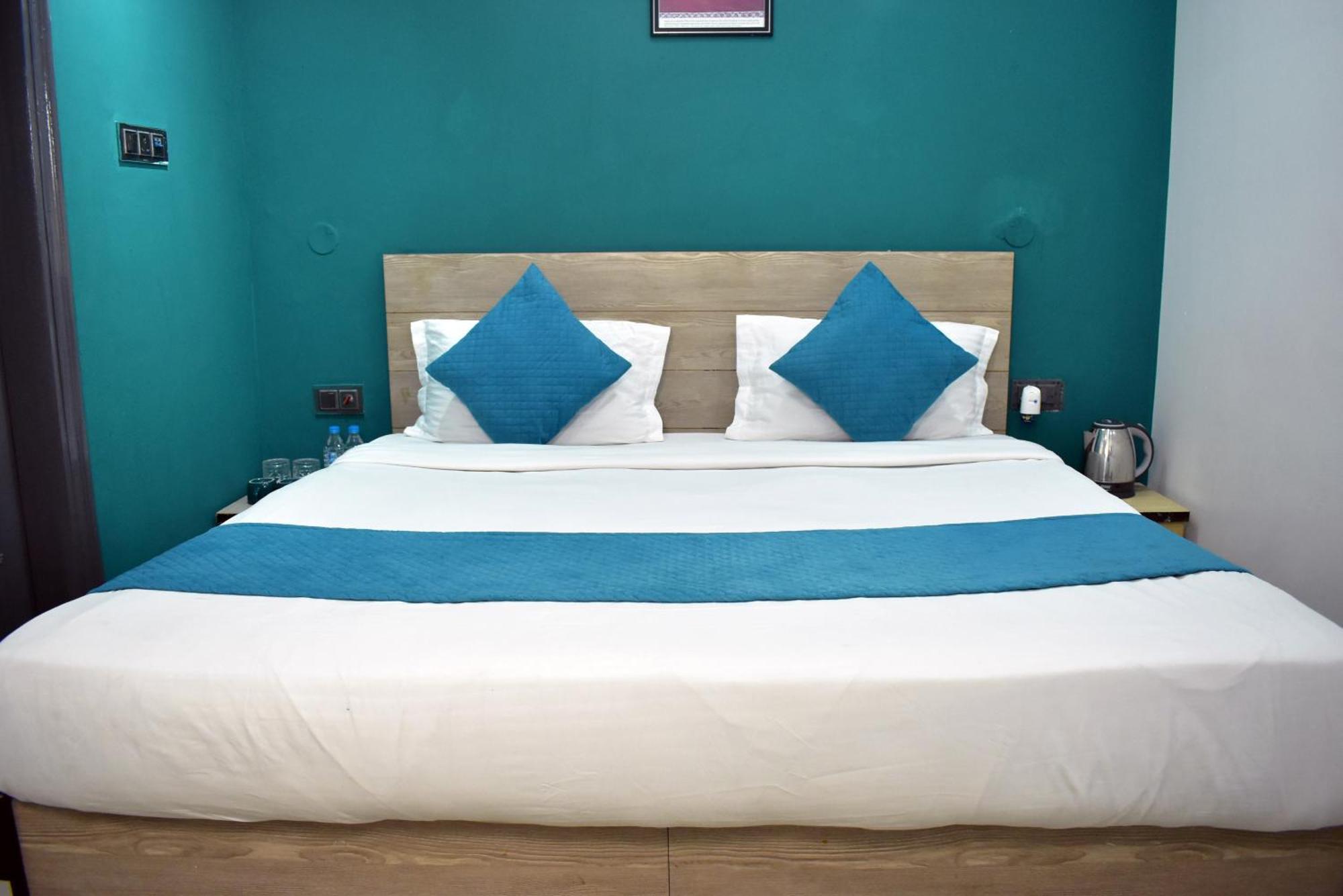 Hotel Qotel Rama Rohini Sector-24 Couple Friendly