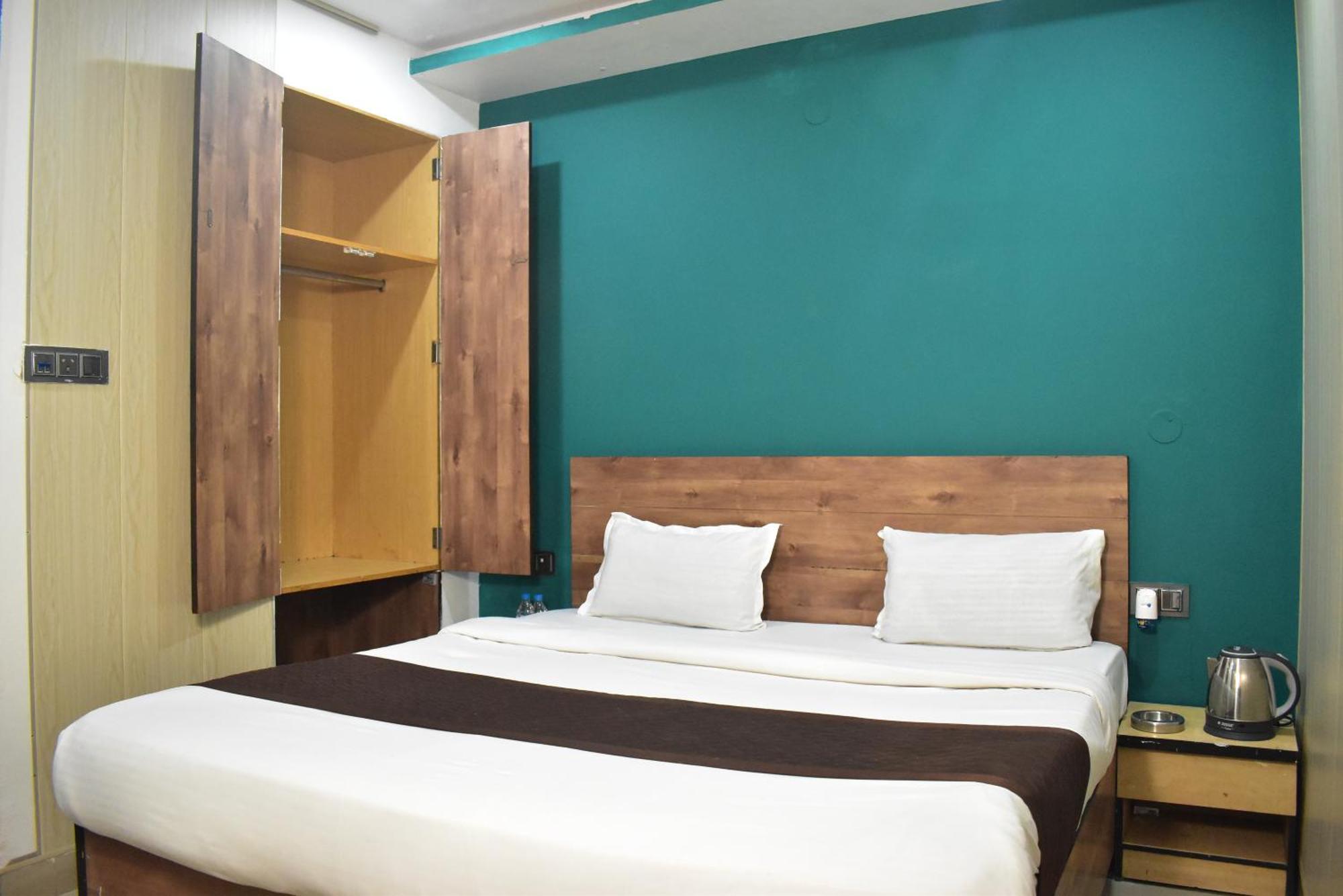 Hotel Qotel Rama Rohini Sector-24 Couple Friendly 3*