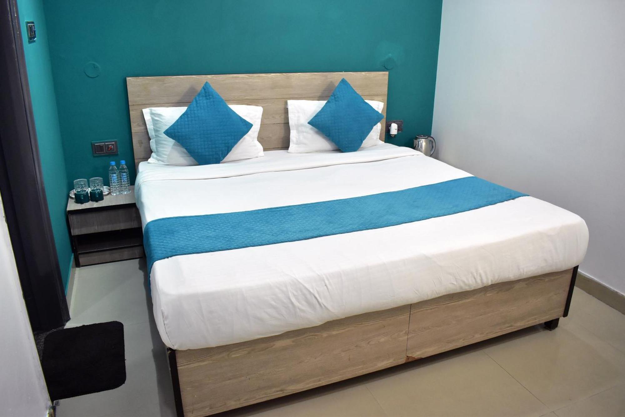 Qotel Rama Rohini Sector-24 Couple Friendly 3* Delhi (National Capital Territory of India)