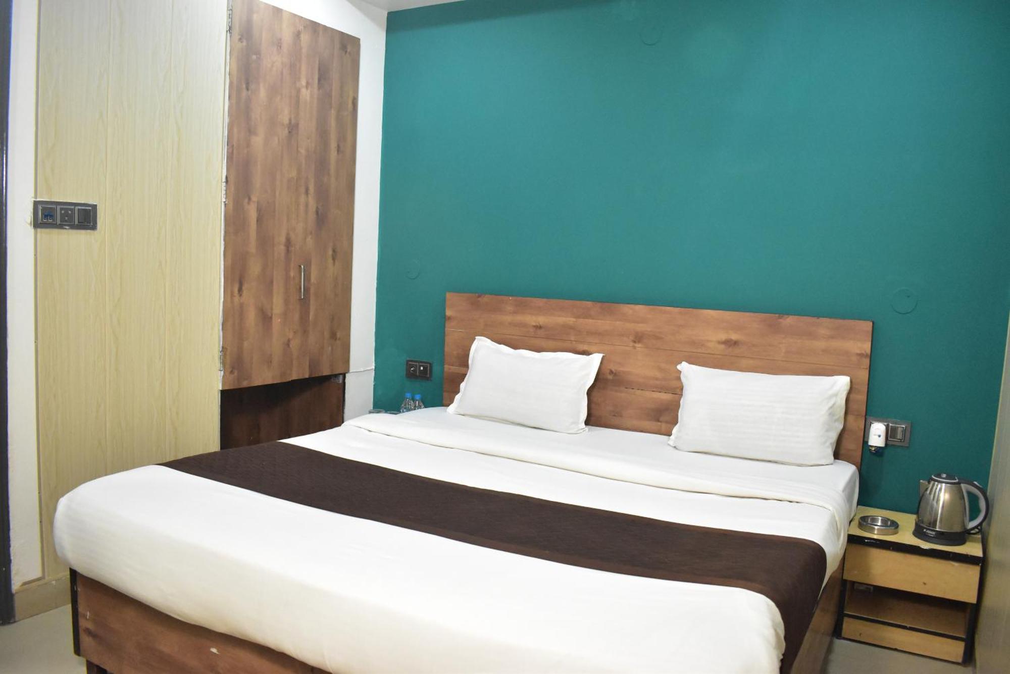 Hotel Qotel Rama Rohini Sector-24 Couple Friendly