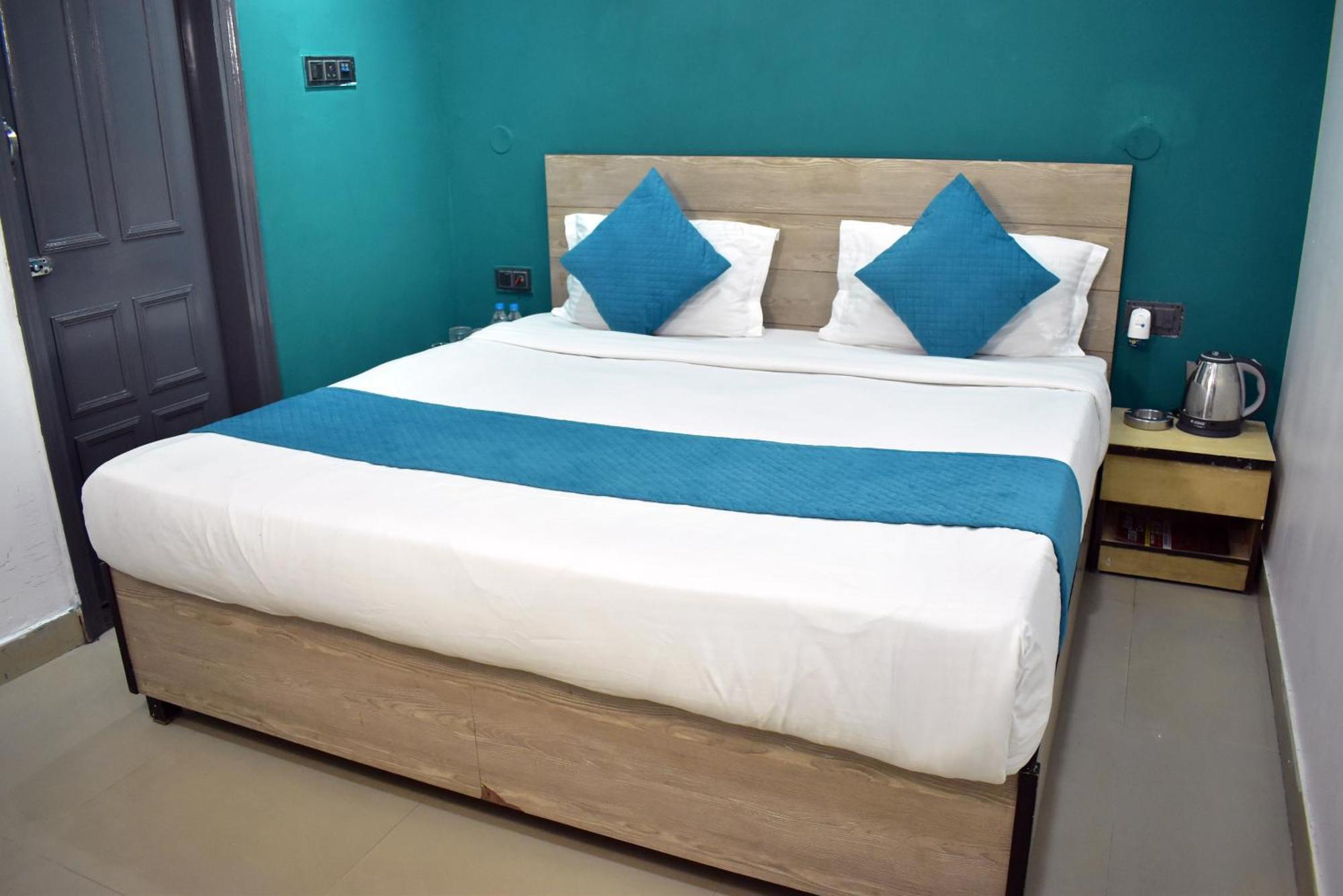 Hotel Qotel Rama Rohini Sector-24 Couple Friendly Delhi (National Capital Territory of India)
