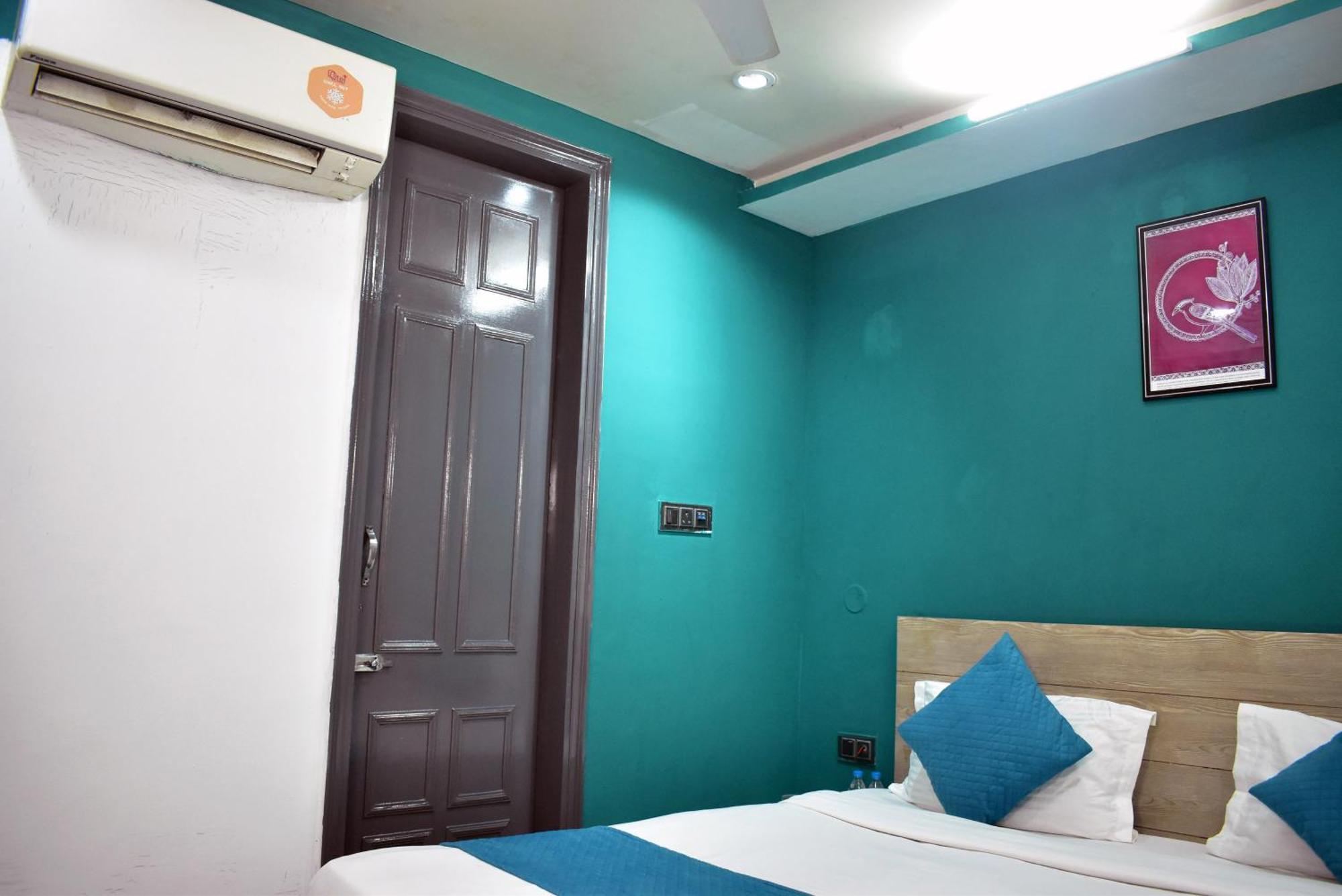 Hotel Qotel Rama Rohini Sector-24 Couple Friendly