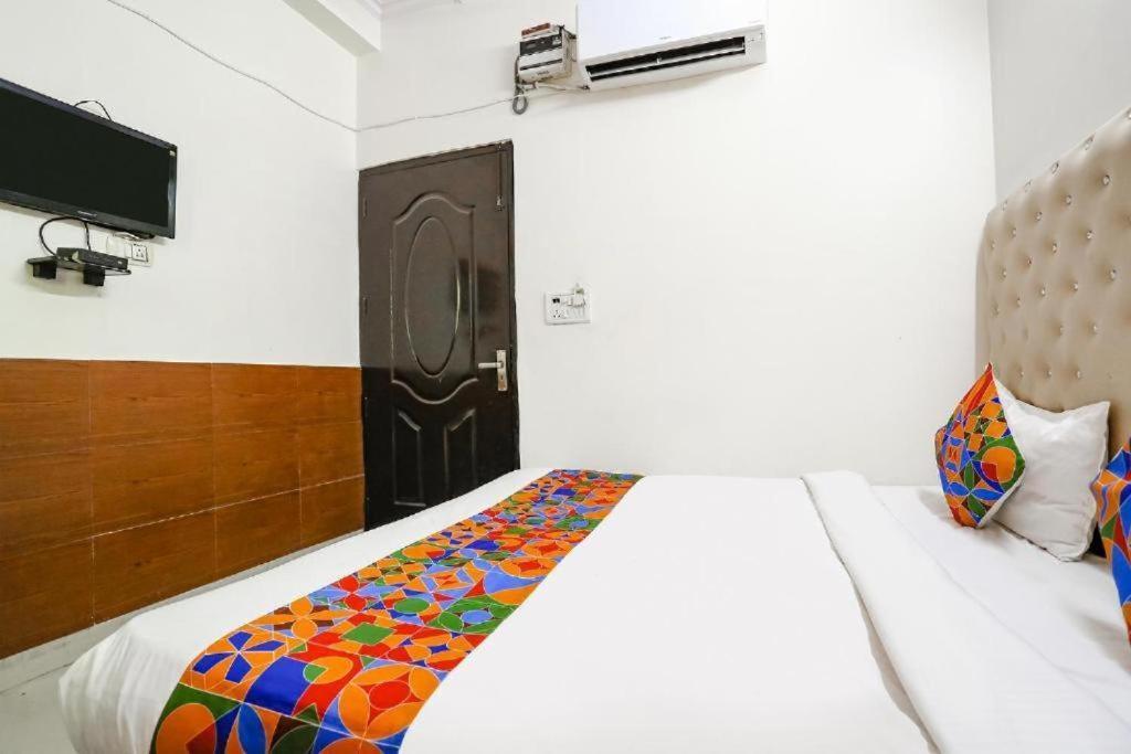 Hotel The Lazeez New Delhi