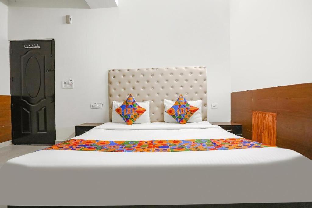 The Lazeez New Delhi