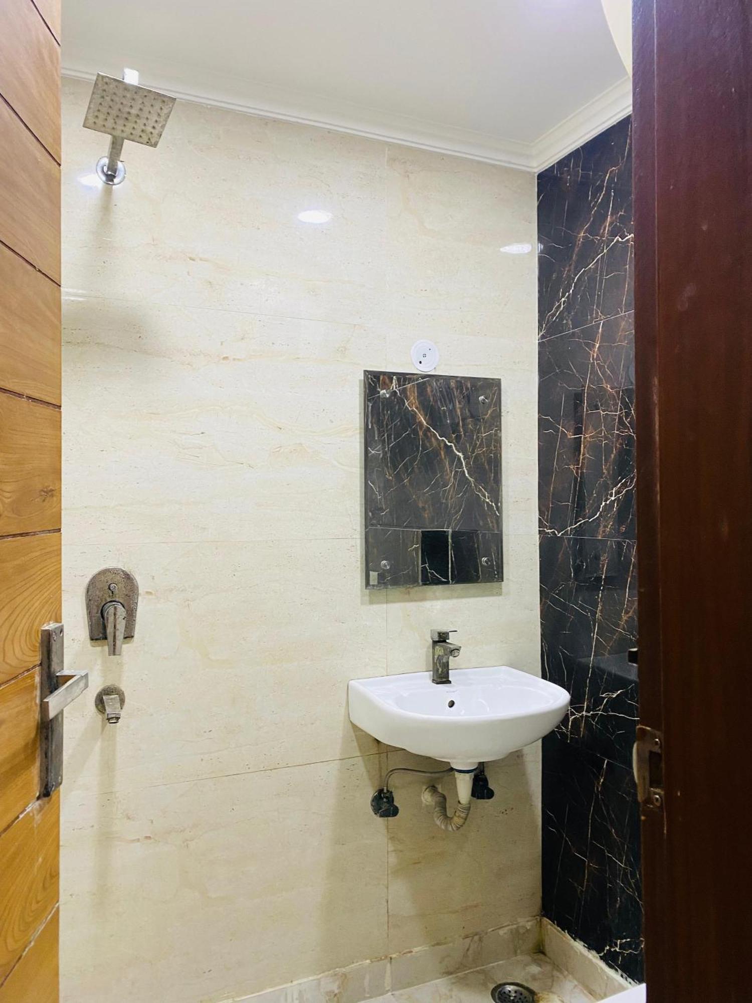 Downtown - Shakti Nagar 4*
