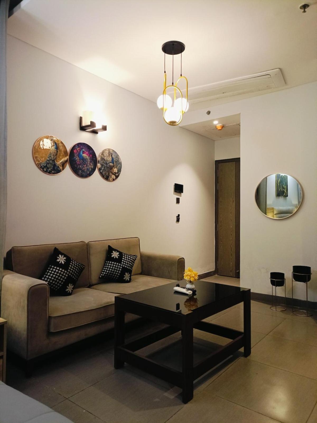 Supernova Elegant View With The Lockwoods * New Delhi