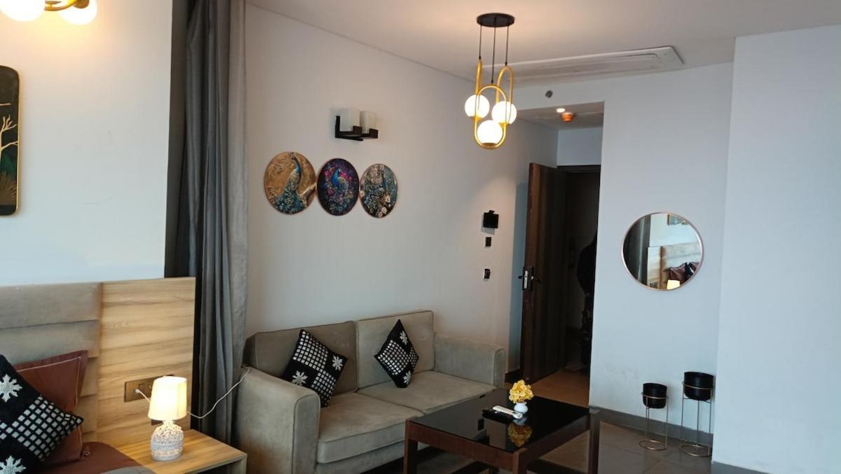 Supernova Elegant View With The Lockwoods Apartment New Delhi