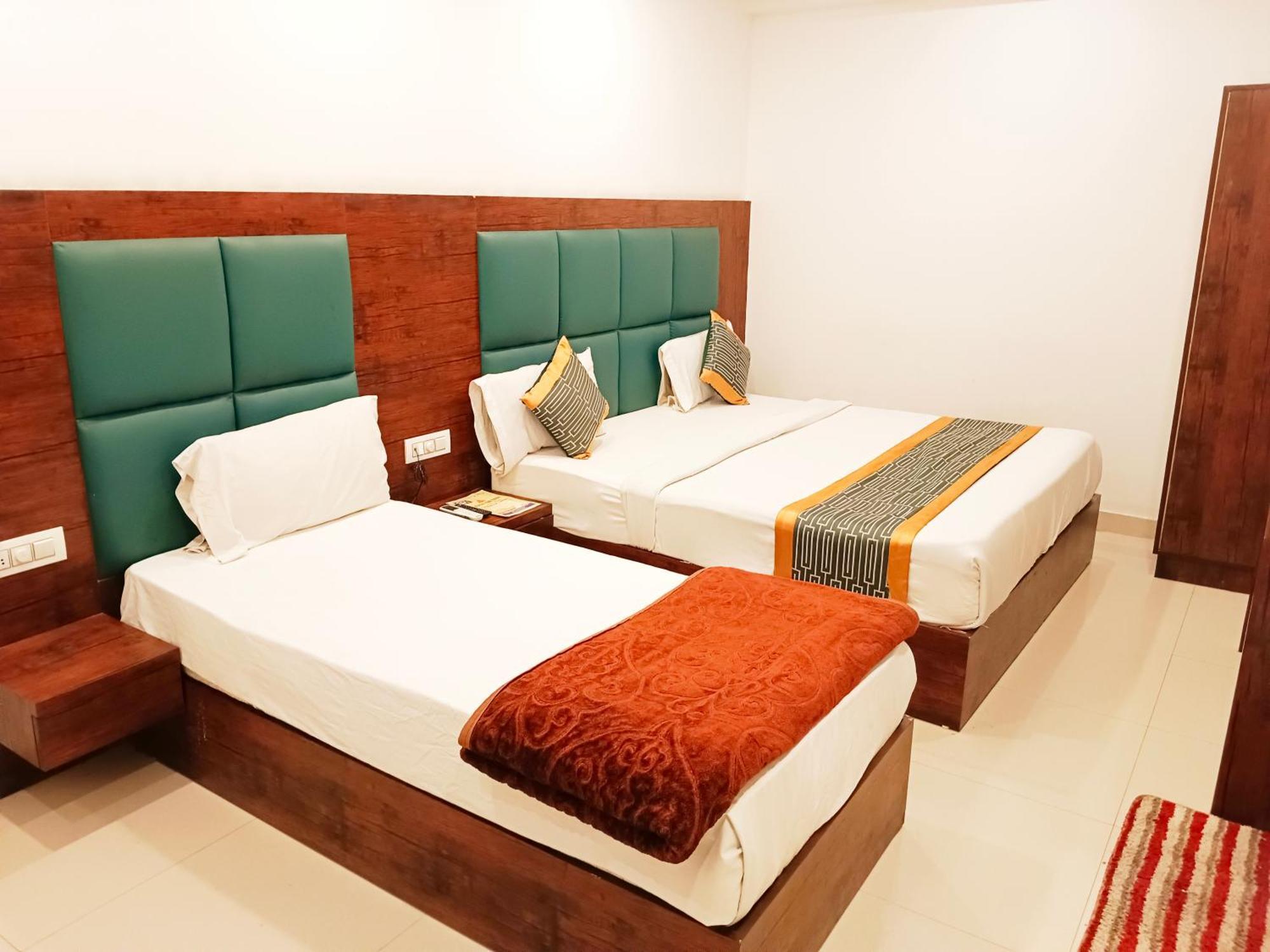 Hotel Royal Tark Plaza Near Igi Airport Delhi 4*