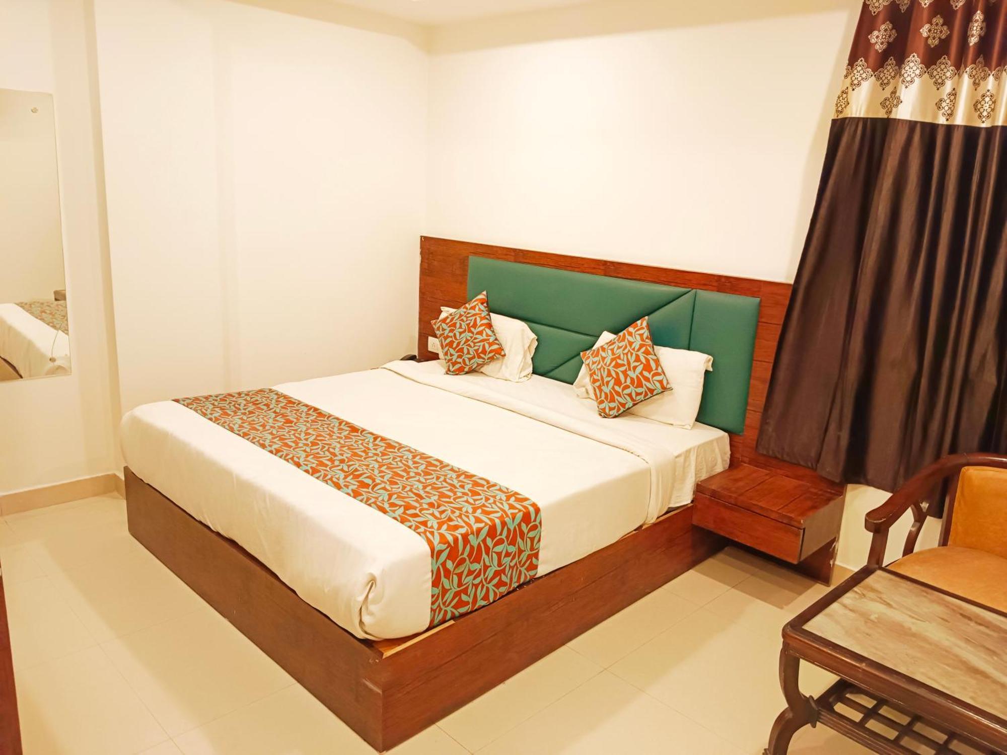 Hotel Royal Tark Plaza Near Igi Airport Delhi 4*