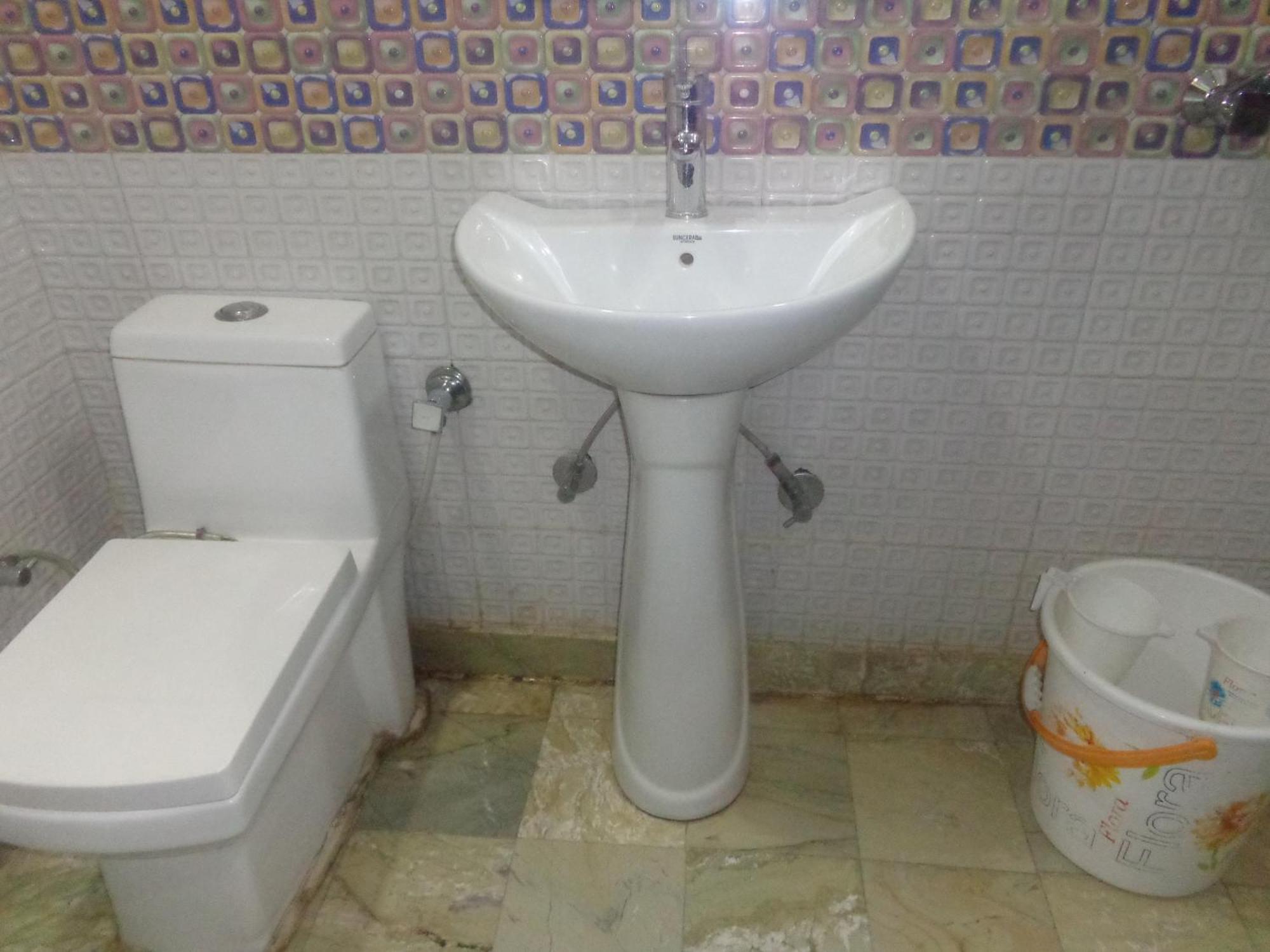 Raj International Dx In-front Of Sarai Rohilla Station 3*