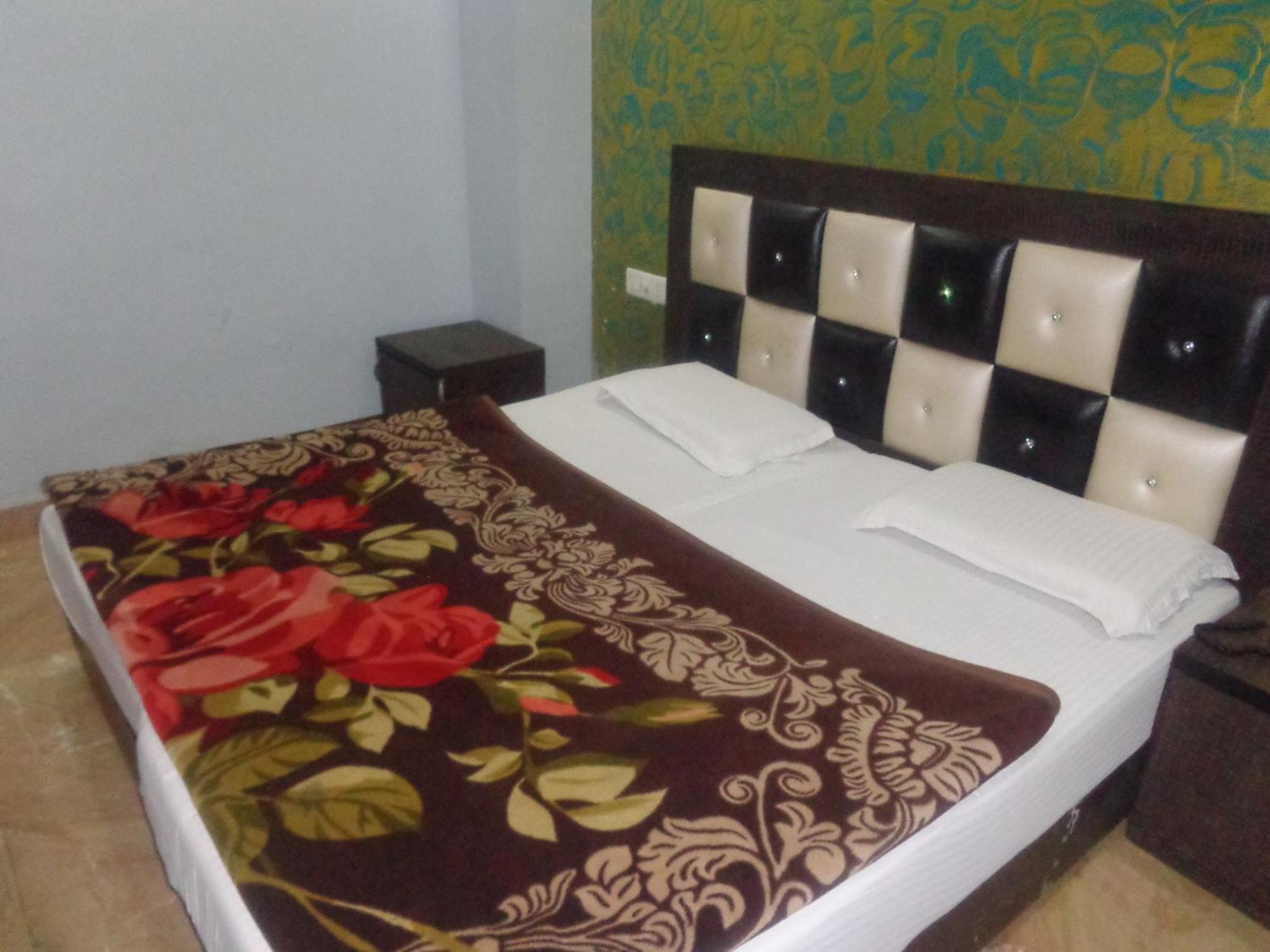 Raj International Dx In-front Of Sarai Rohilla Station 3* Delhi (National Capital Territory of India)