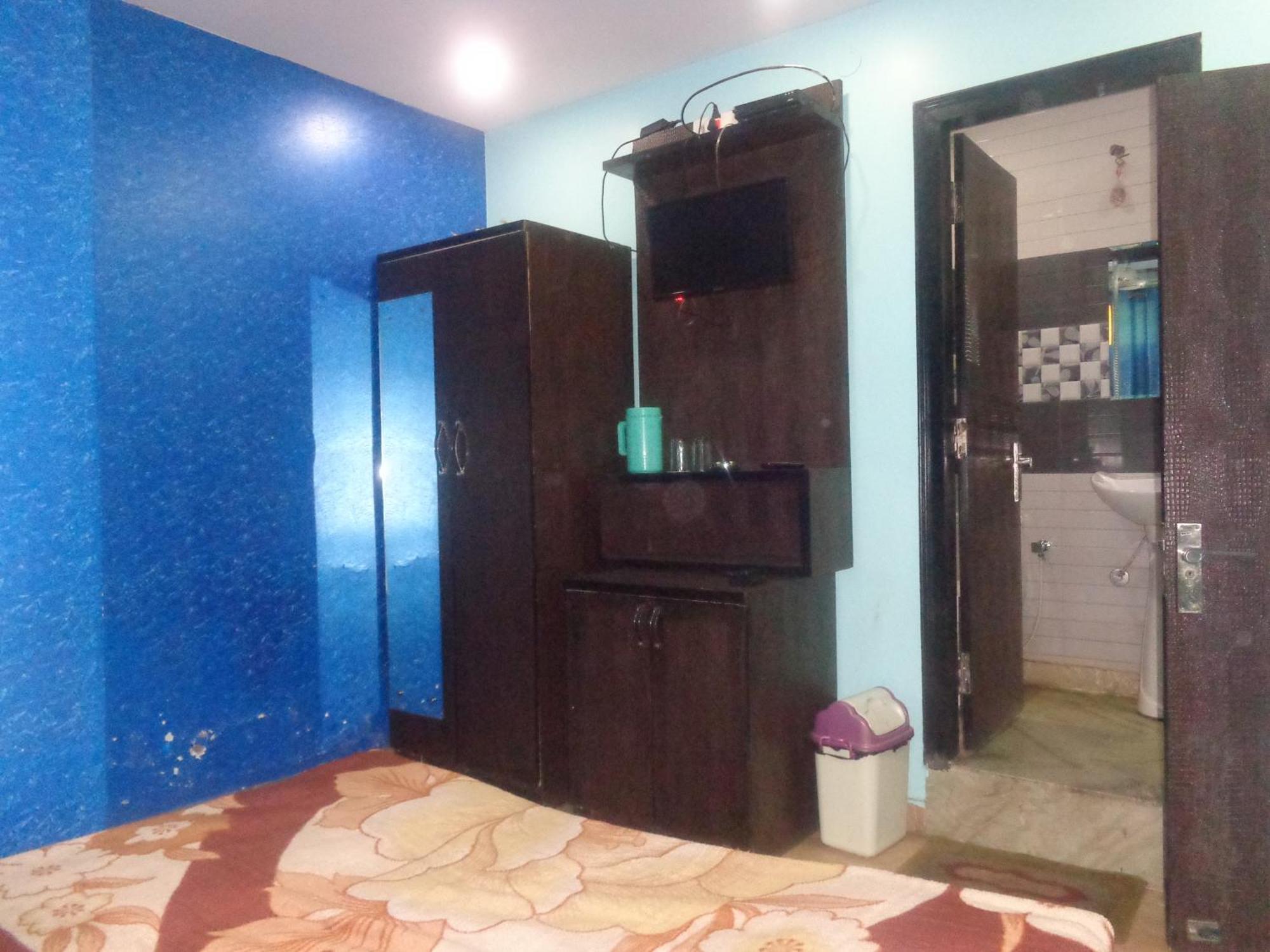 Raj International Dx In-front Of Sarai Rohilla Station Delhi (National Capital Territory of India)