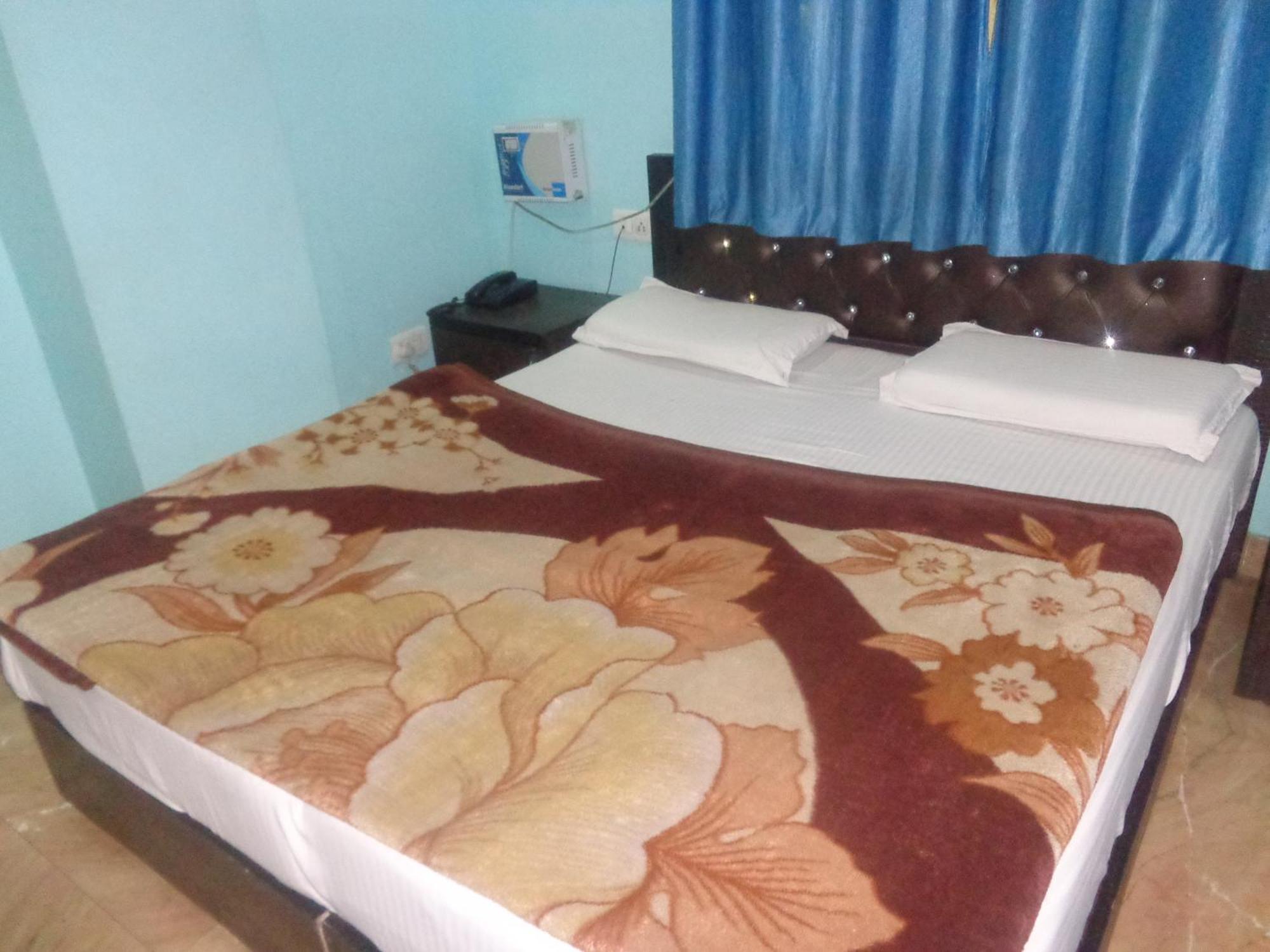 Raj International Dx In-front Of Sarai Rohilla Station Hotel