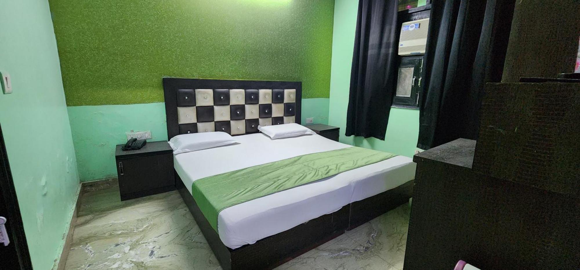 Raj International Dx In-front Of Sarai Rohilla Station Hotel Delhi (National Capital Territory of India)
