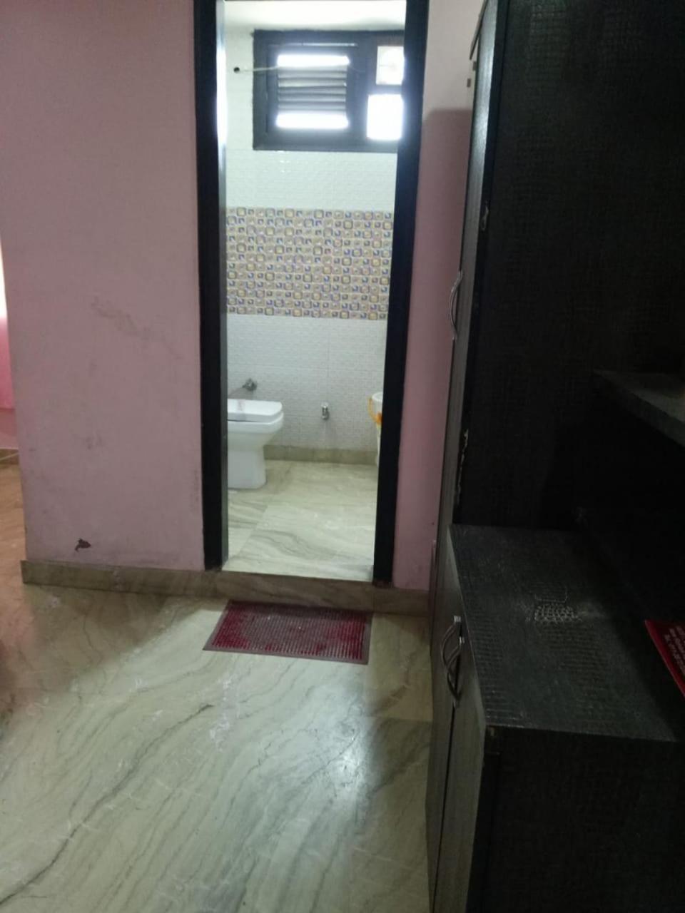 Raj International Dx In-front Of Sarai Rohilla Station Delhi (National Capital Territory of India)