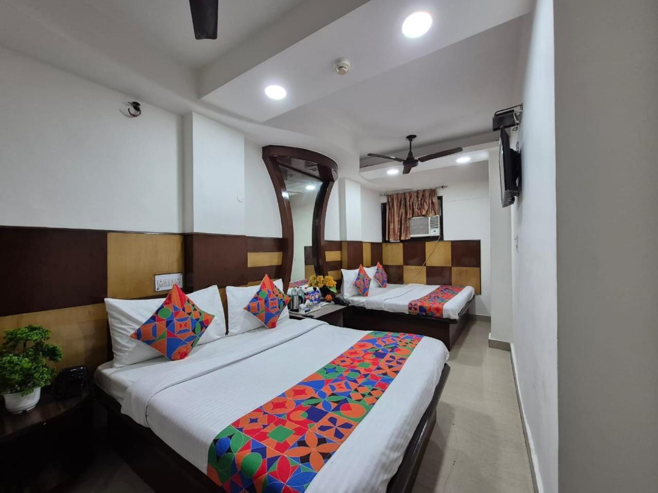 Hotel Hrd - Railway Station
