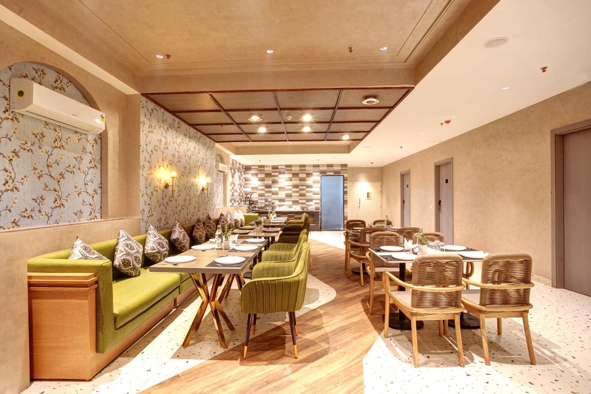 Iva Premium Delhi Airport 4*
