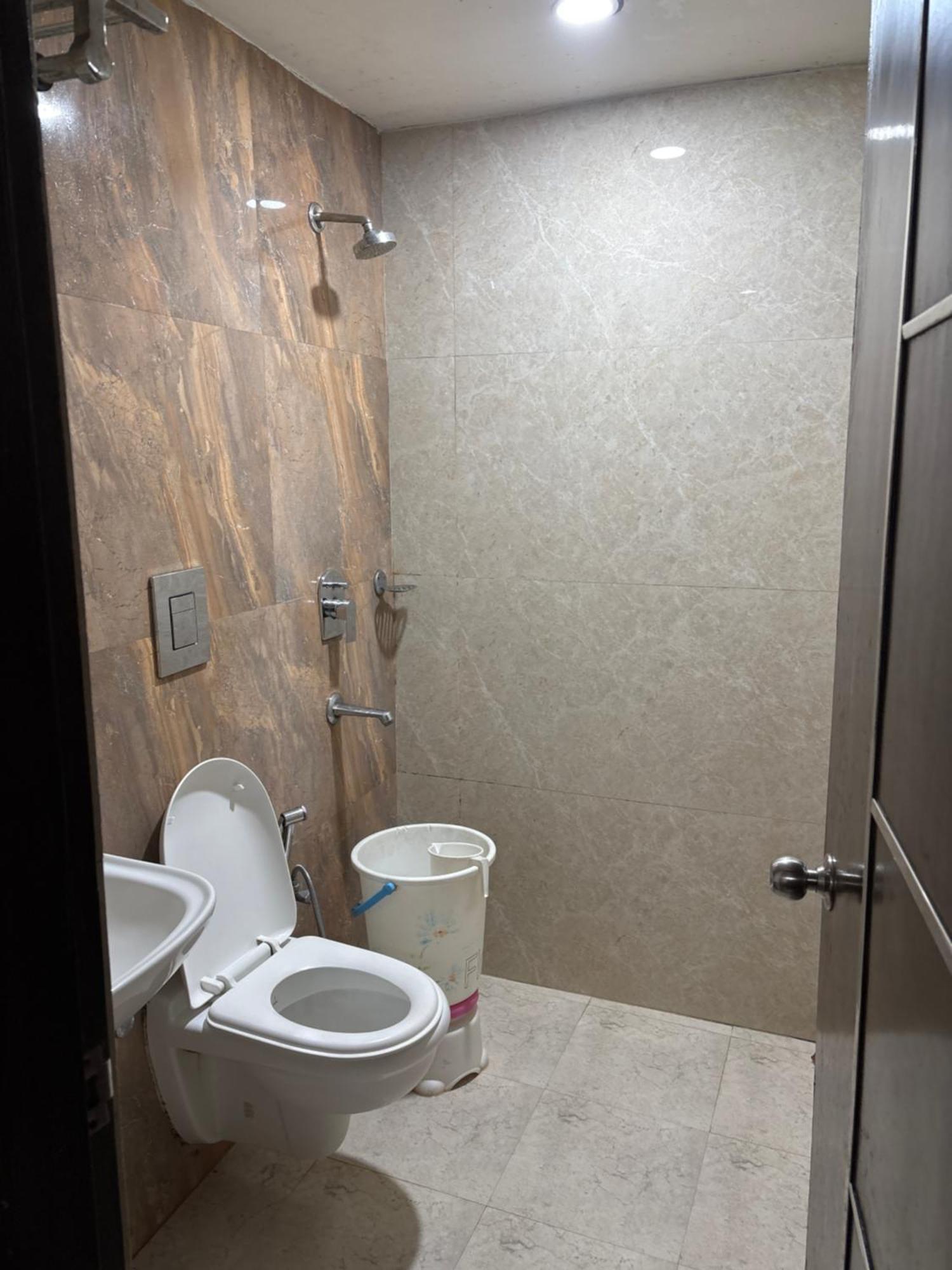 Kabeer International 'walking Distance Ndls 3*