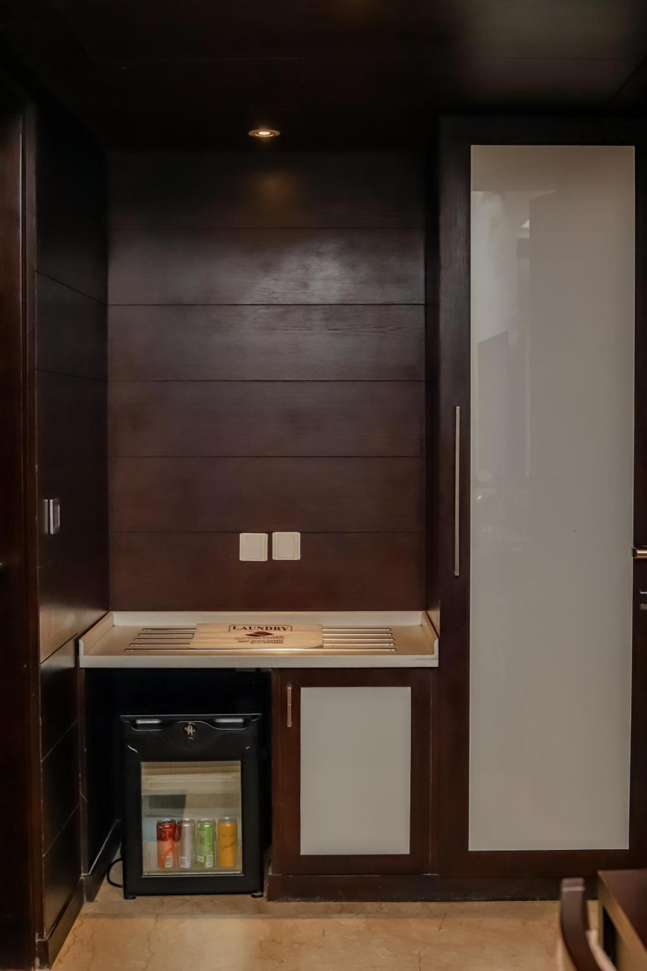 Hotel Godwin Deluxe -Free Airport Pickup -Traveller'S Choice Award Winner 2025 4* New Delhi