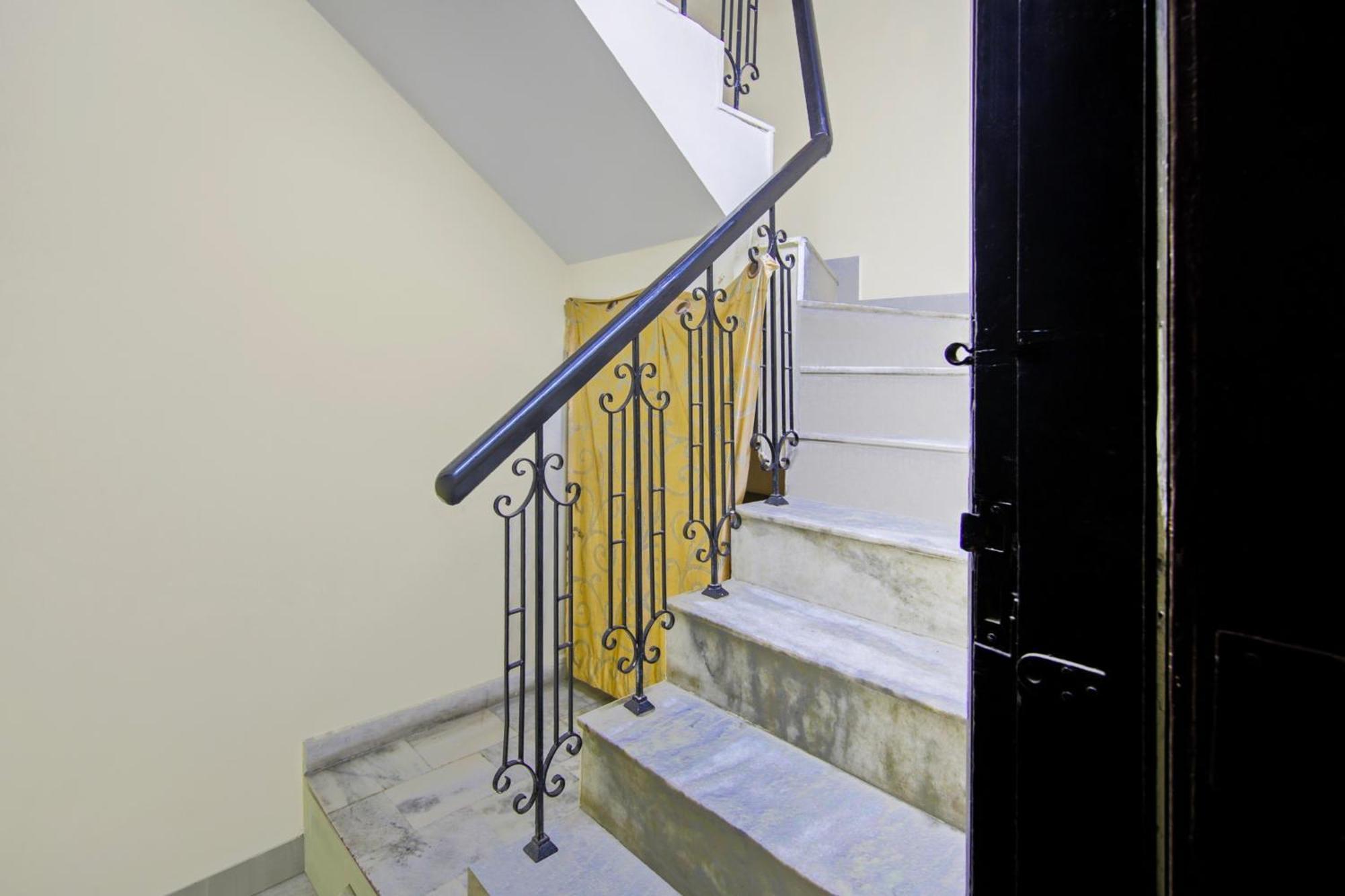 Hotel O Malhotra Bnb Hotel New Delhi
