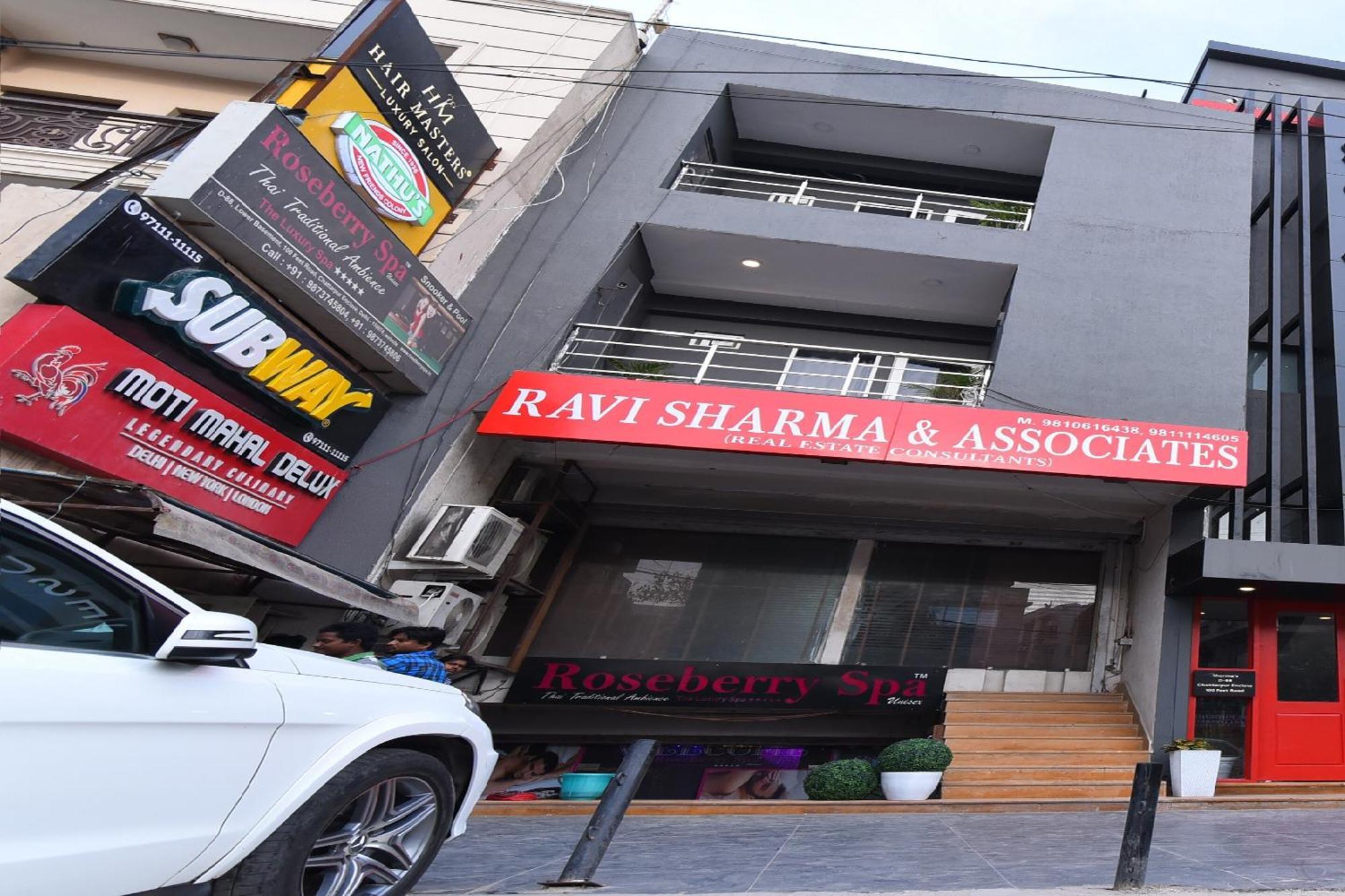 Townhouse Rudra Near Chhatarpur Metro Station 4* New Delhi