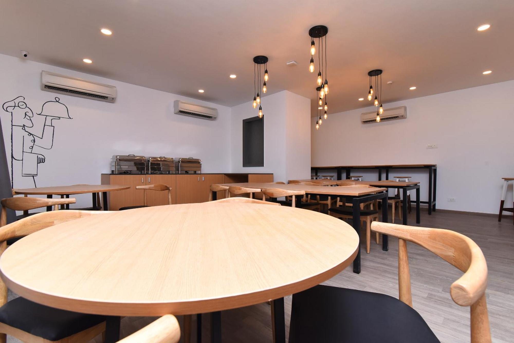 Townhouse Rudra Near Chhatarpur Metro Station Hotel
