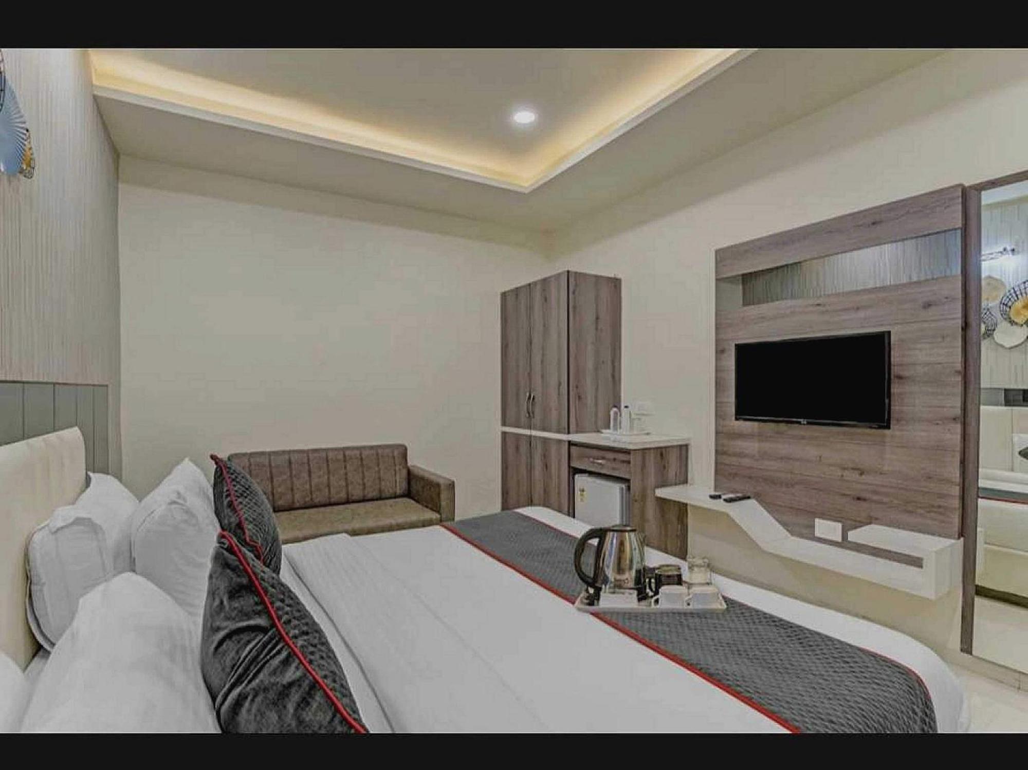 Super O Raas Near Samaypur Badli Metro Station 3*