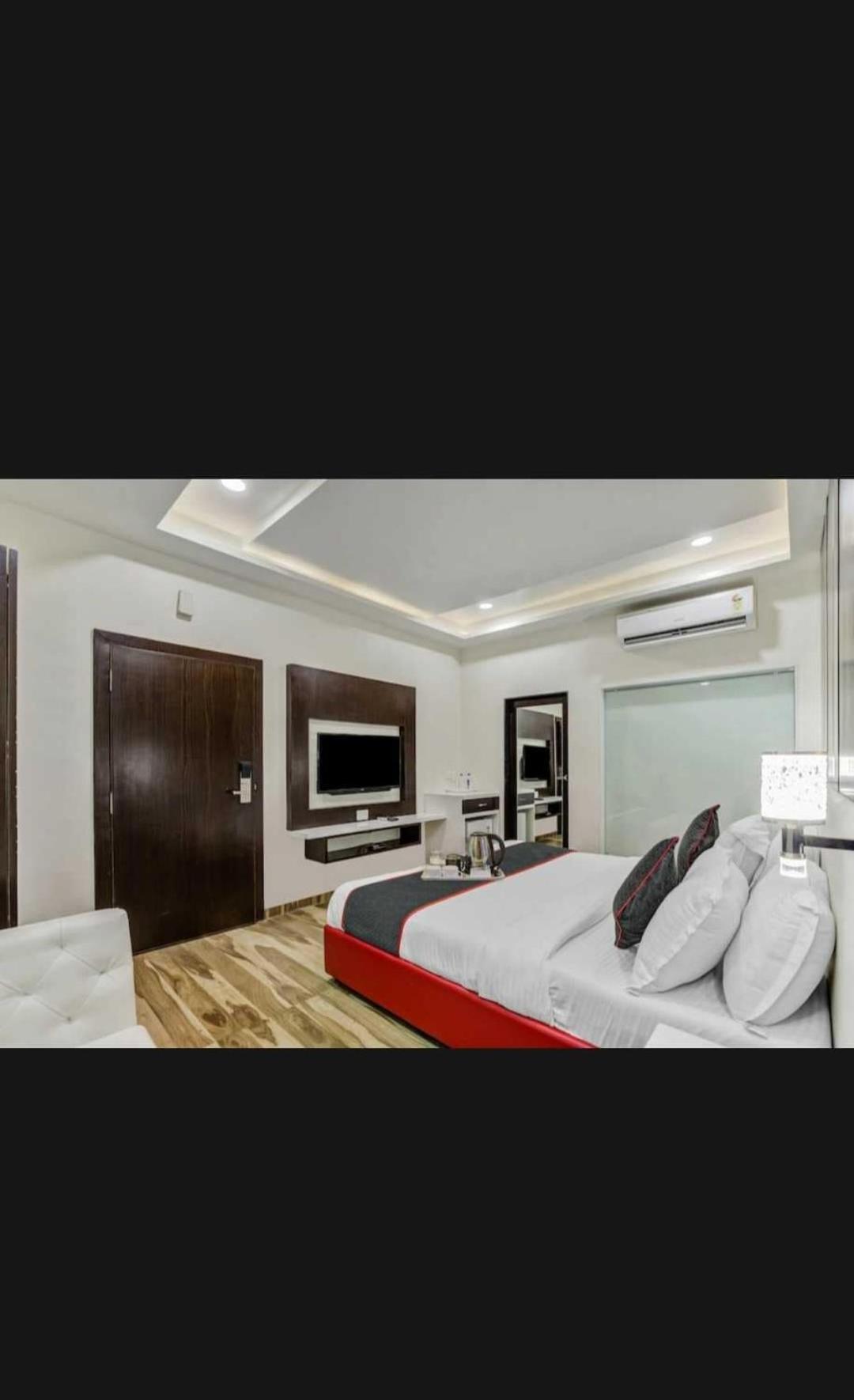 Super O Raas Near Samaypur Badli Metro Station 3* Delhi (National Capital Territory of India)