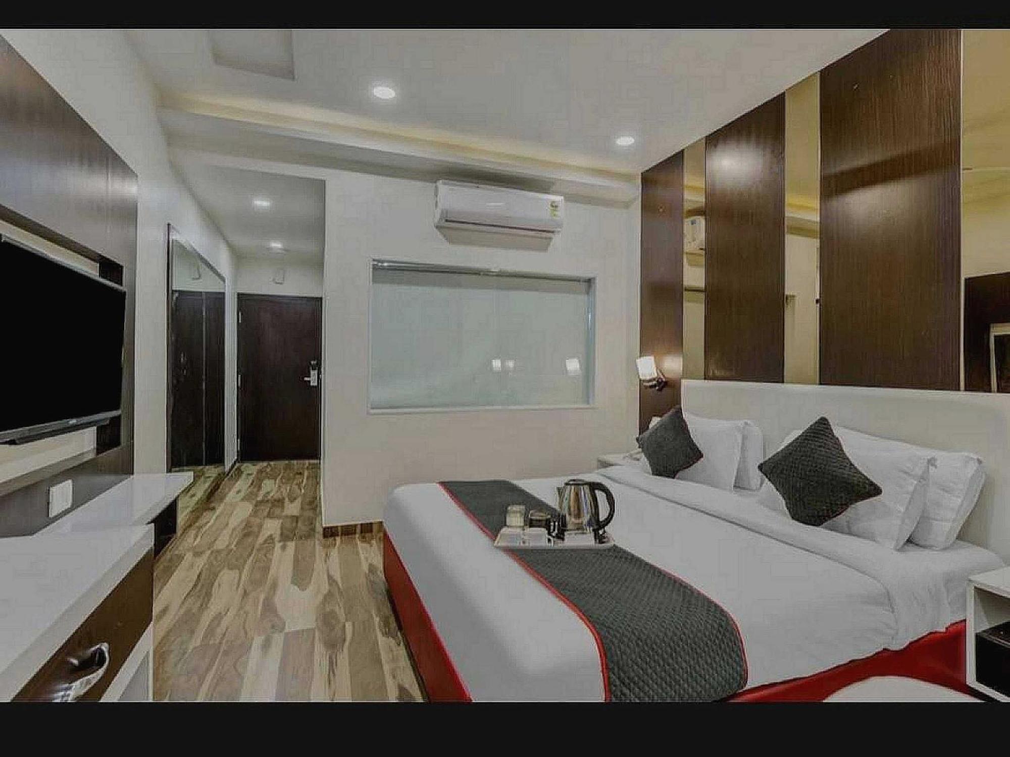 Super O Raas Near Samaypur Badli Metro Station 3* Delhi (National Capital Territory of India)