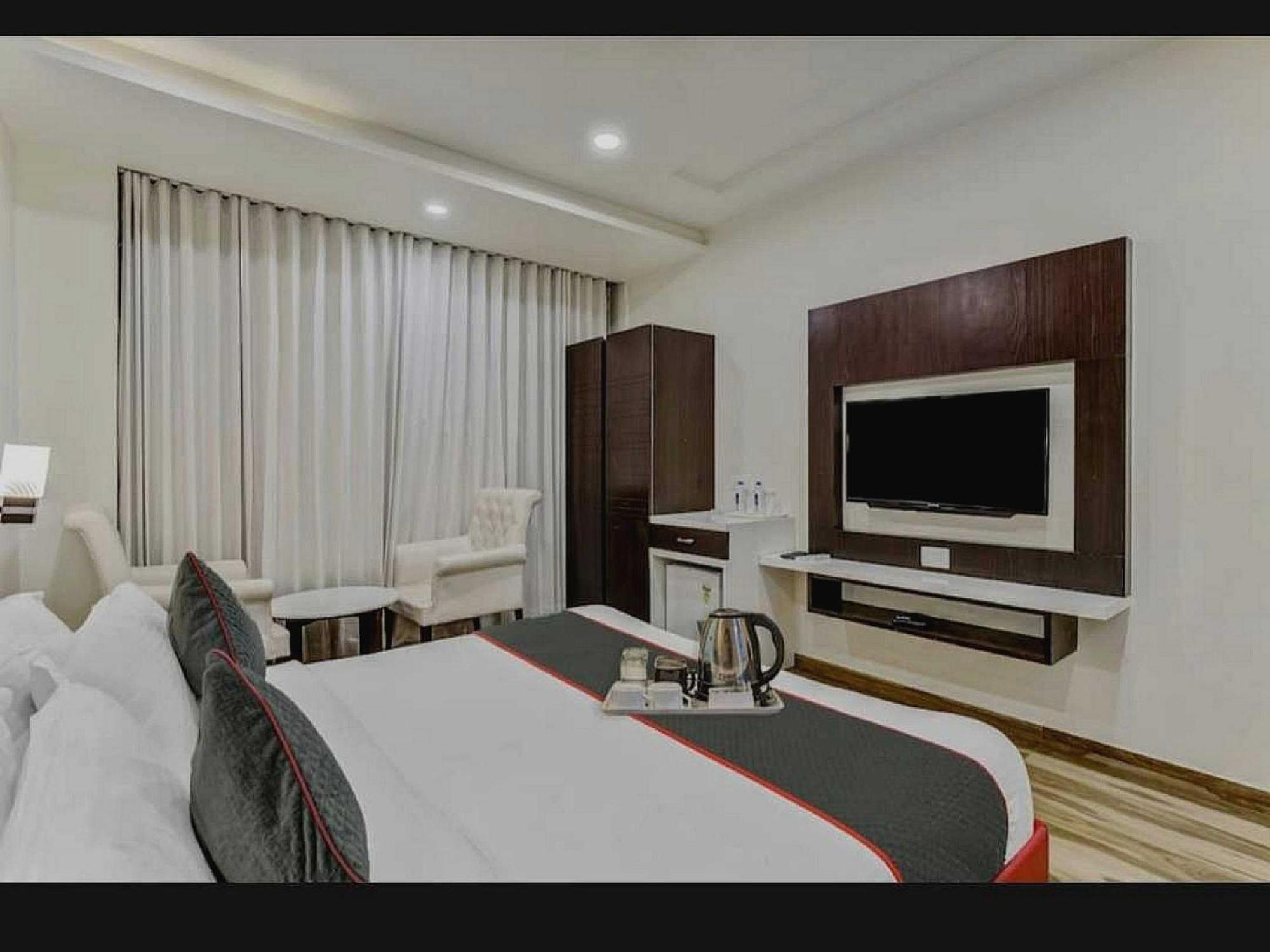 Hotel Super O Raas Near Samaypur Badli Metro Station Delhi (National Capital Territory of India)