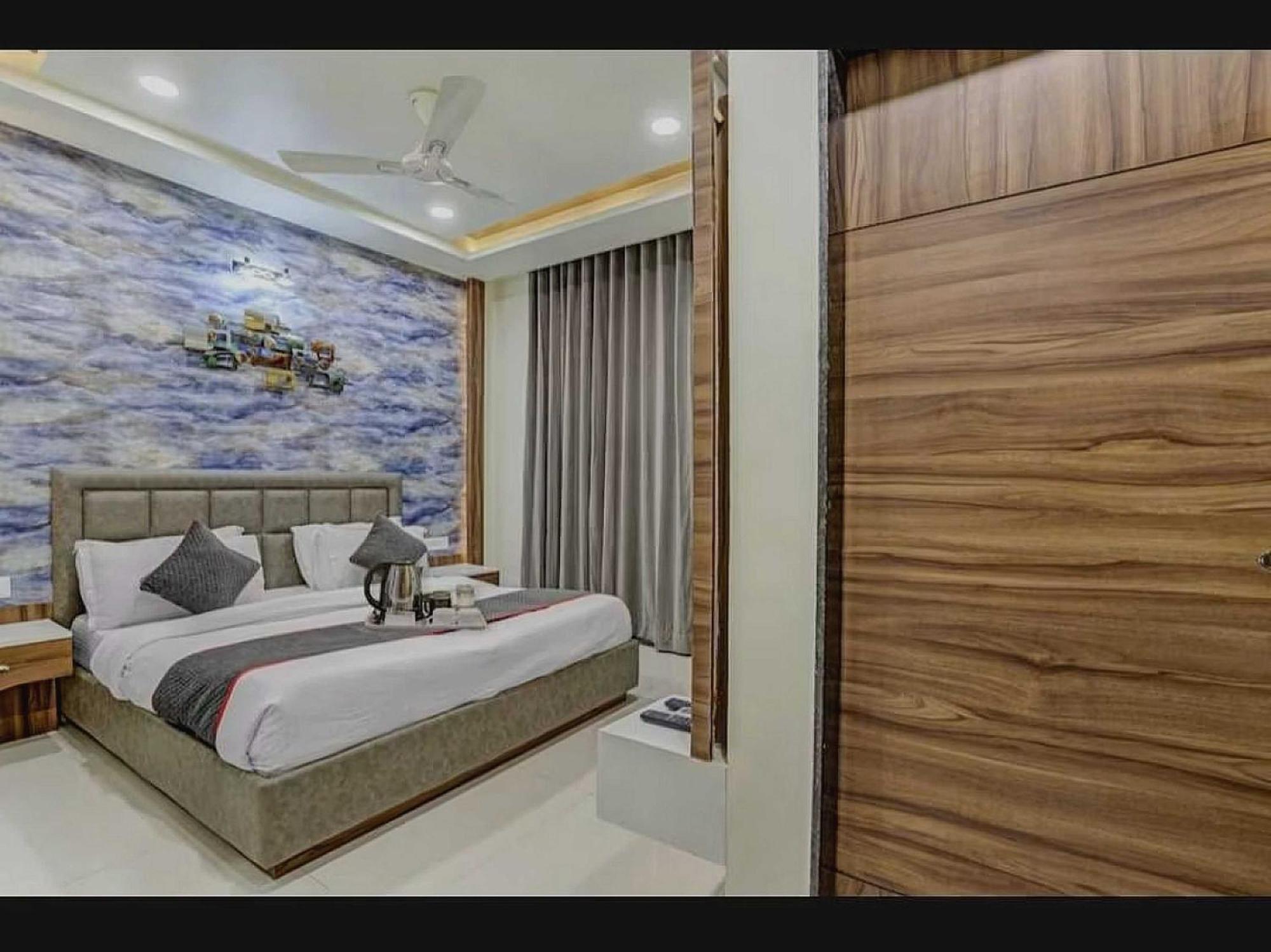 Super O Raas Near Samaypur Badli Metro Station 3*