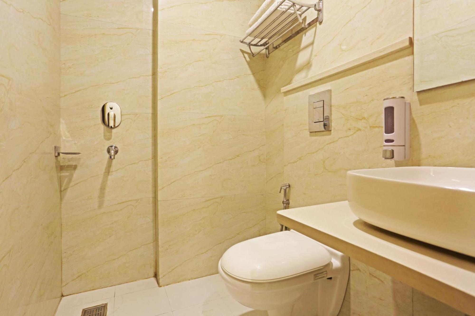 Aman Imperial Just A Minute Away From Railway Station And Connaught Place