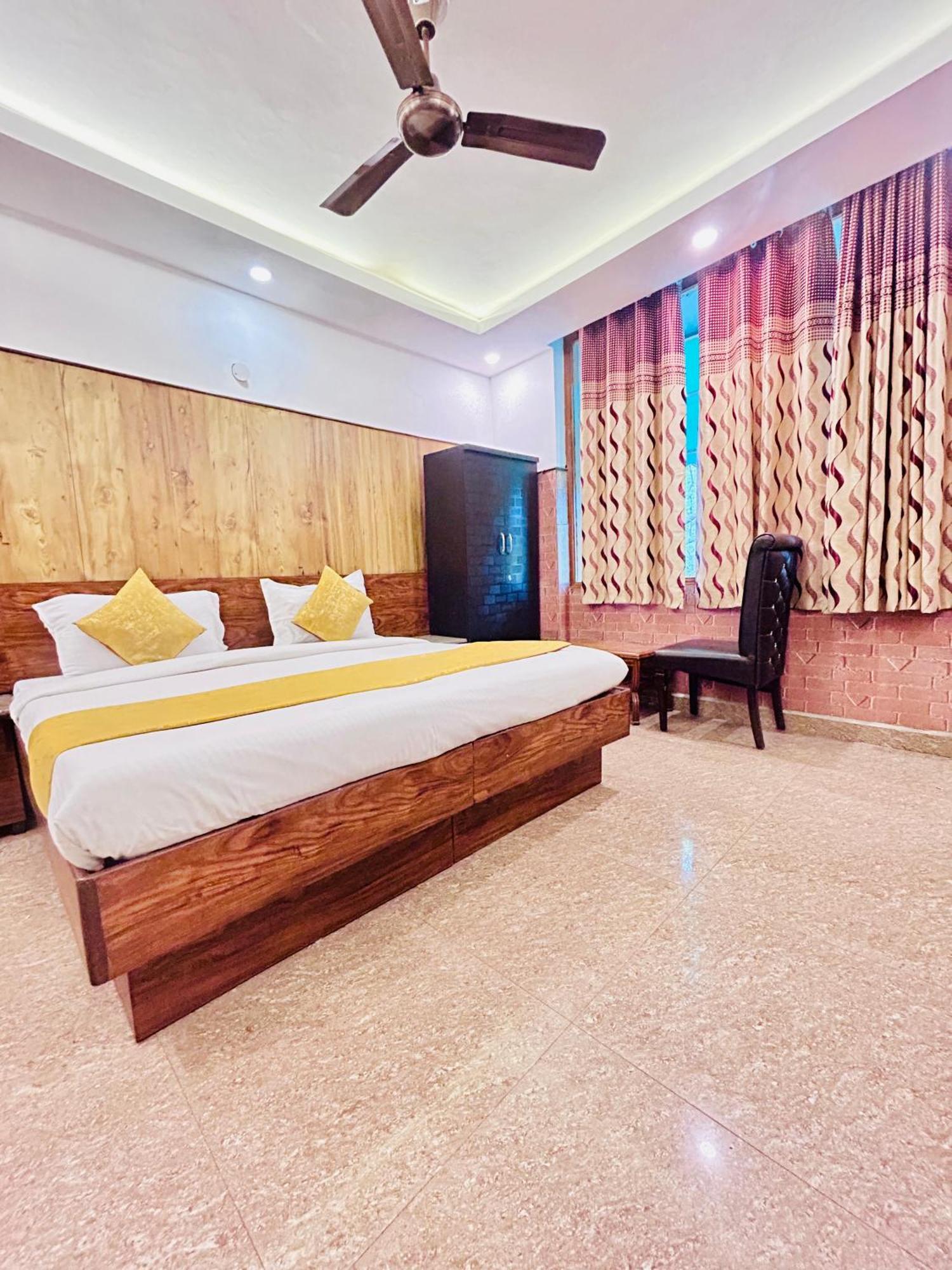 Hotel Satwah Just 10 Minute Away Form Nizamuddin Railway Station