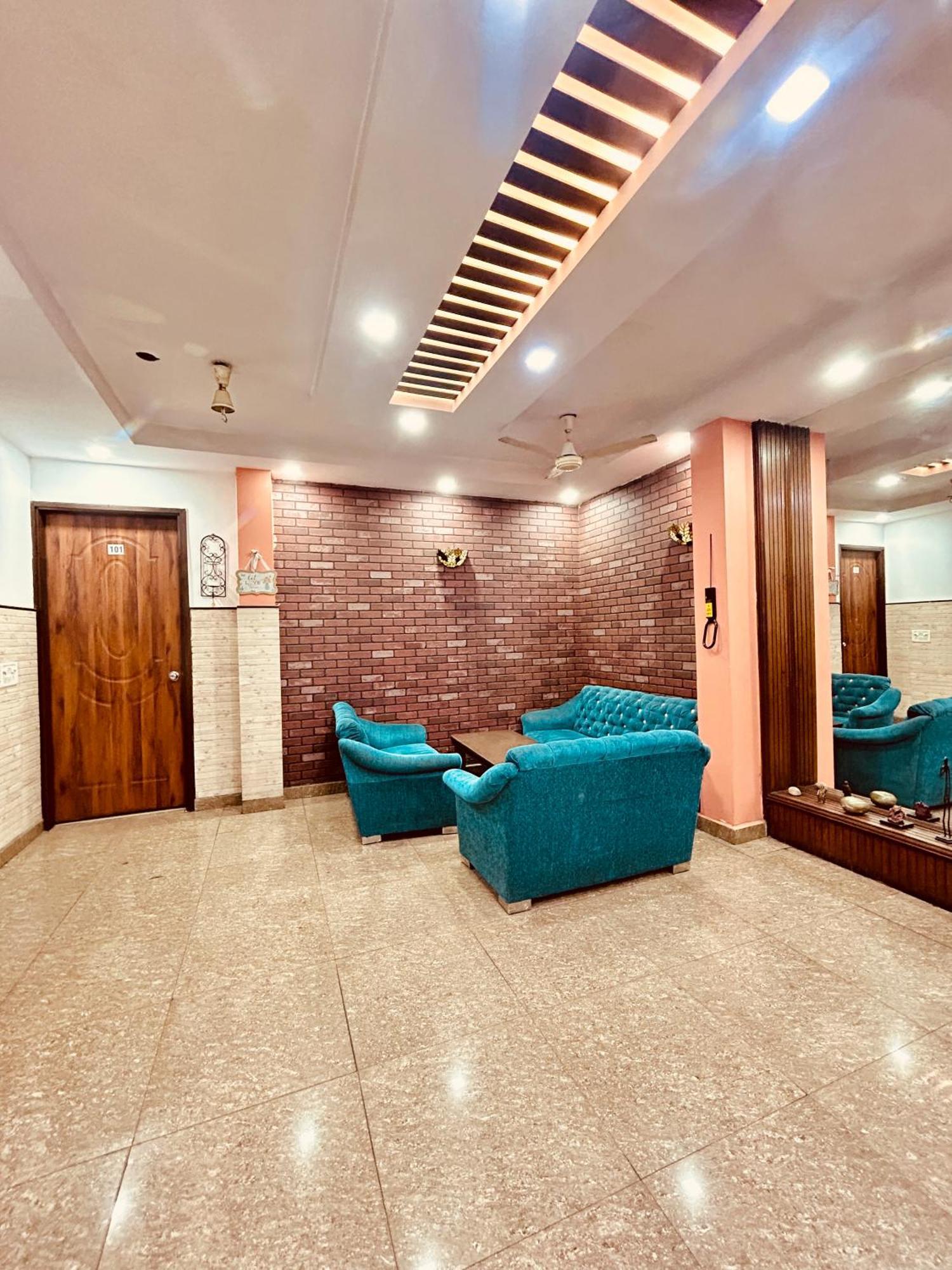 Satwah Just 10 Minute Away Form Nizamuddin Railway Station Hotel