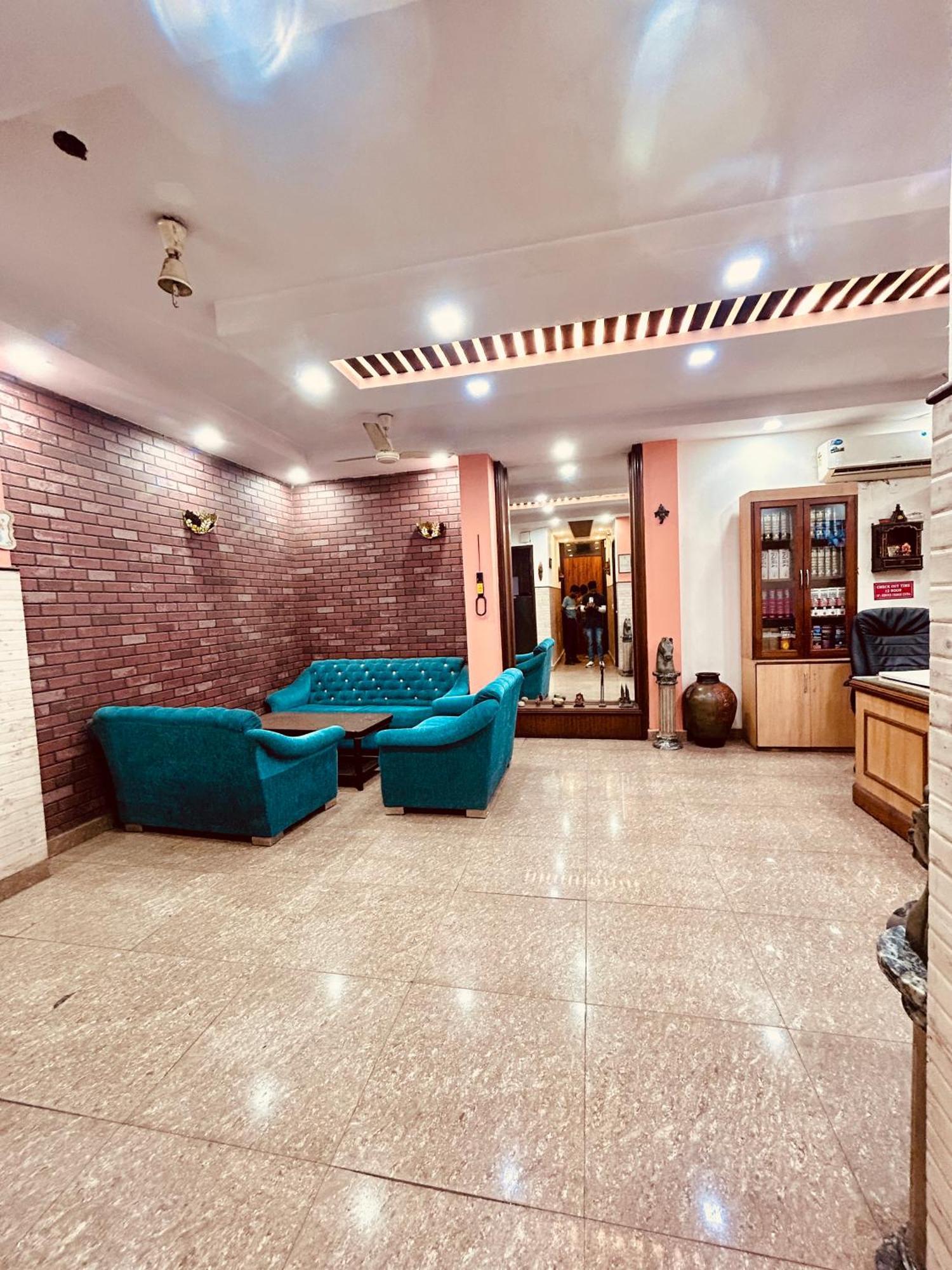 Satwah Just 10 Minute Away Form Nizamuddin Railway Station Hotel 4*