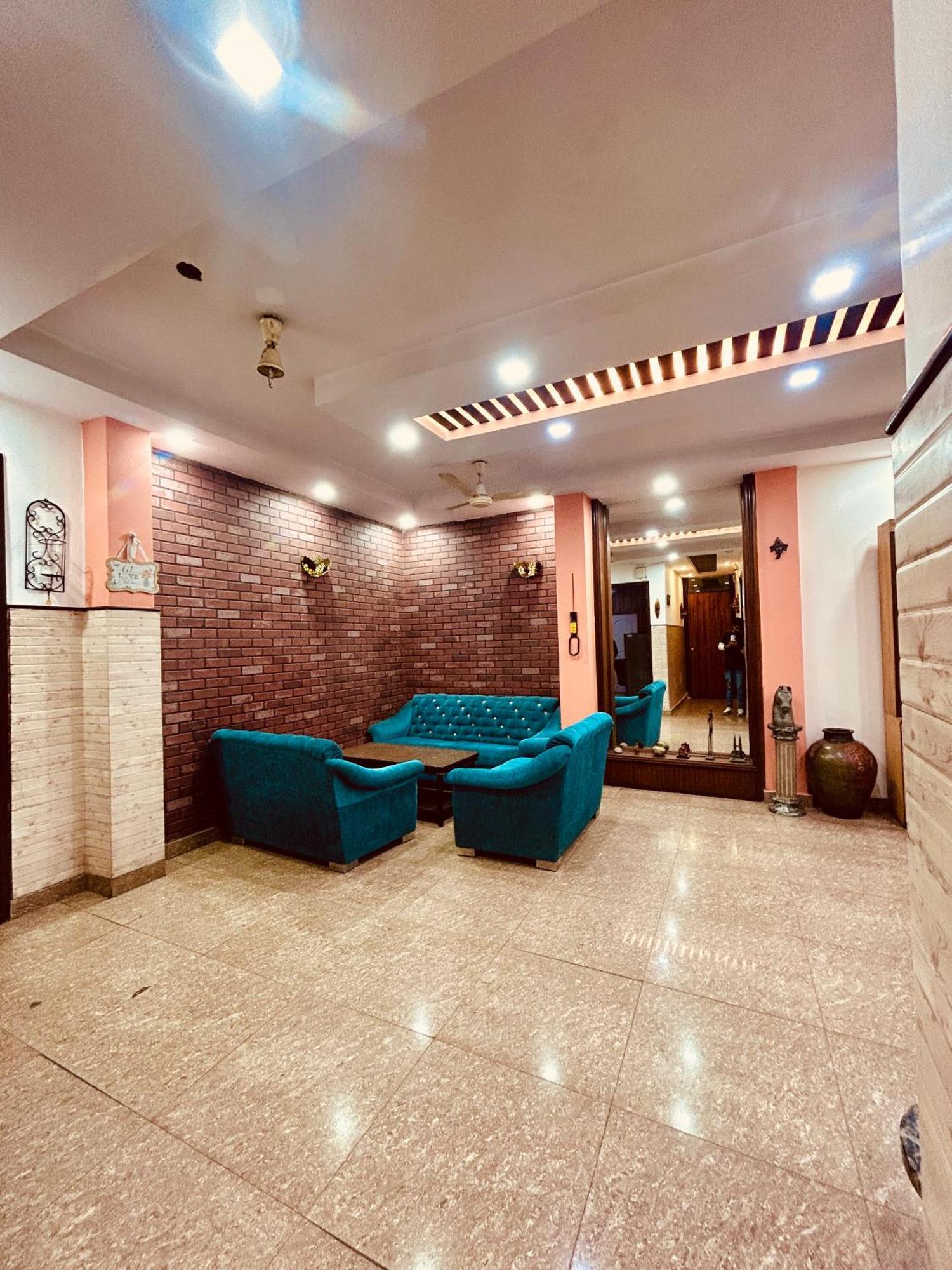 Hotel Satwah Just 10 Minute Away Form Nizamuddin Railway Station 4*