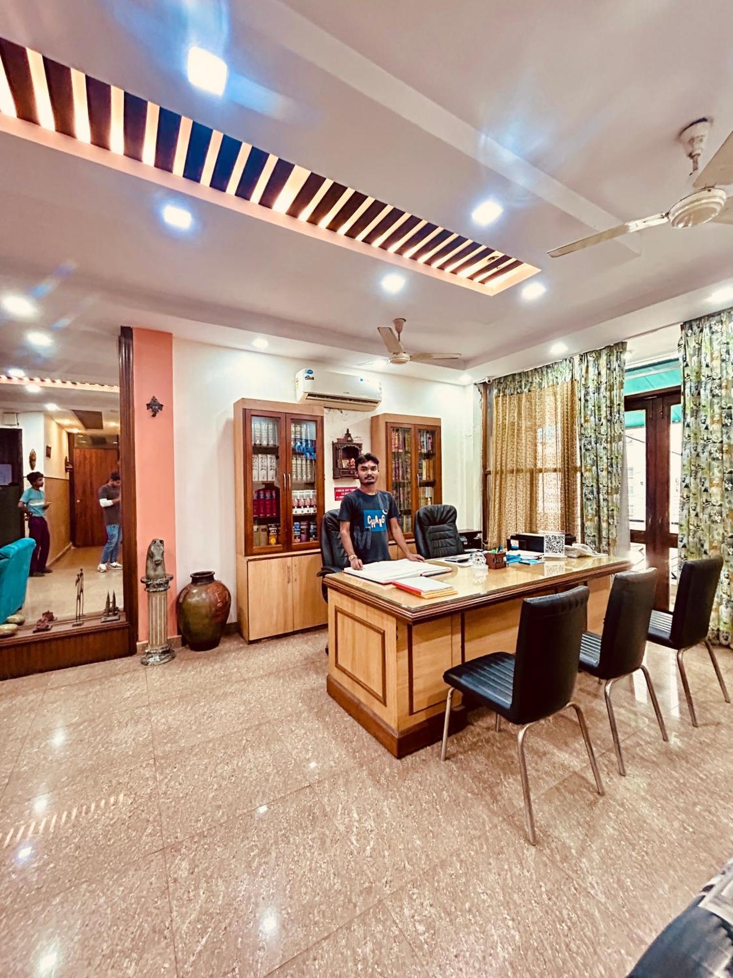 Satwah Just 10 Minute Away Form Nizamuddin Railway Station 4*