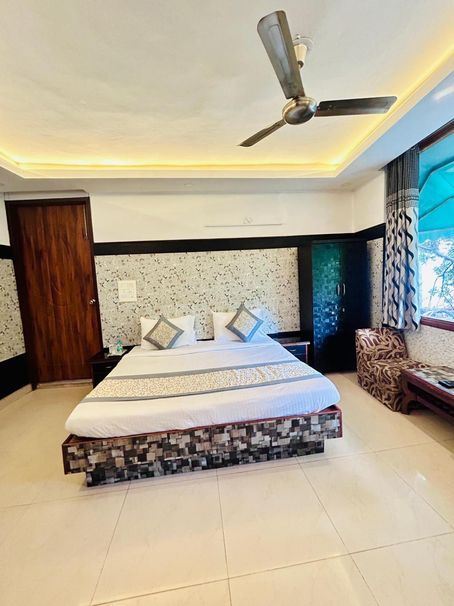 Satwah Just 10 Minute Away Form Nizamuddin Railway Station Hotel